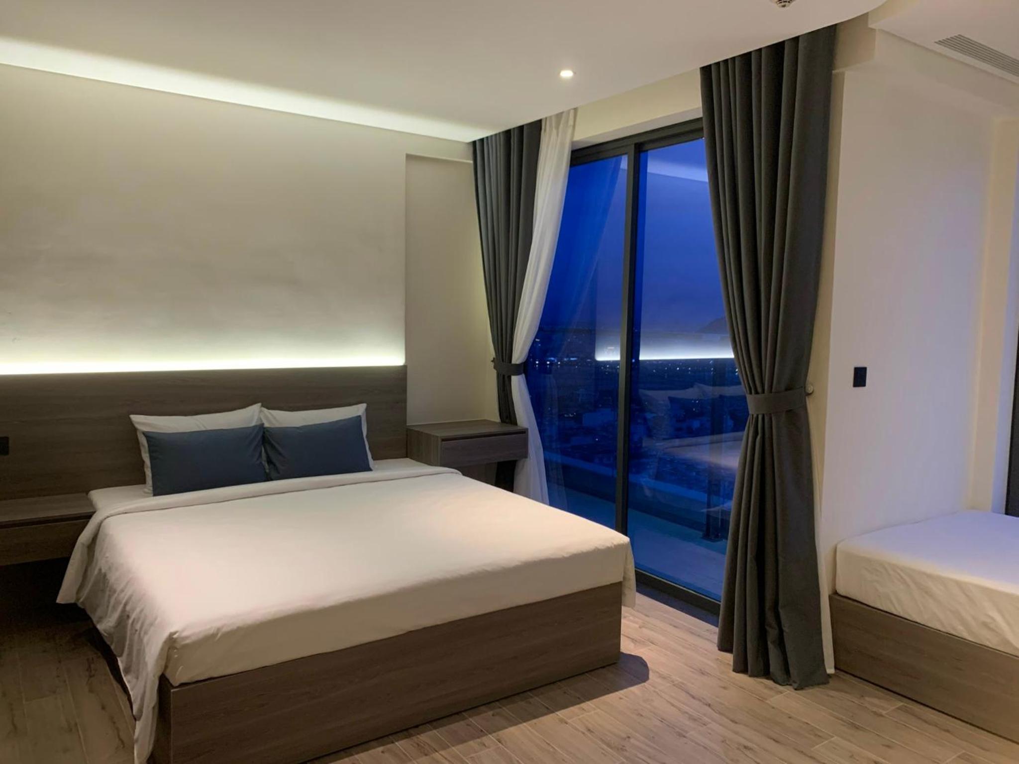 King Room with Balcony photo 1