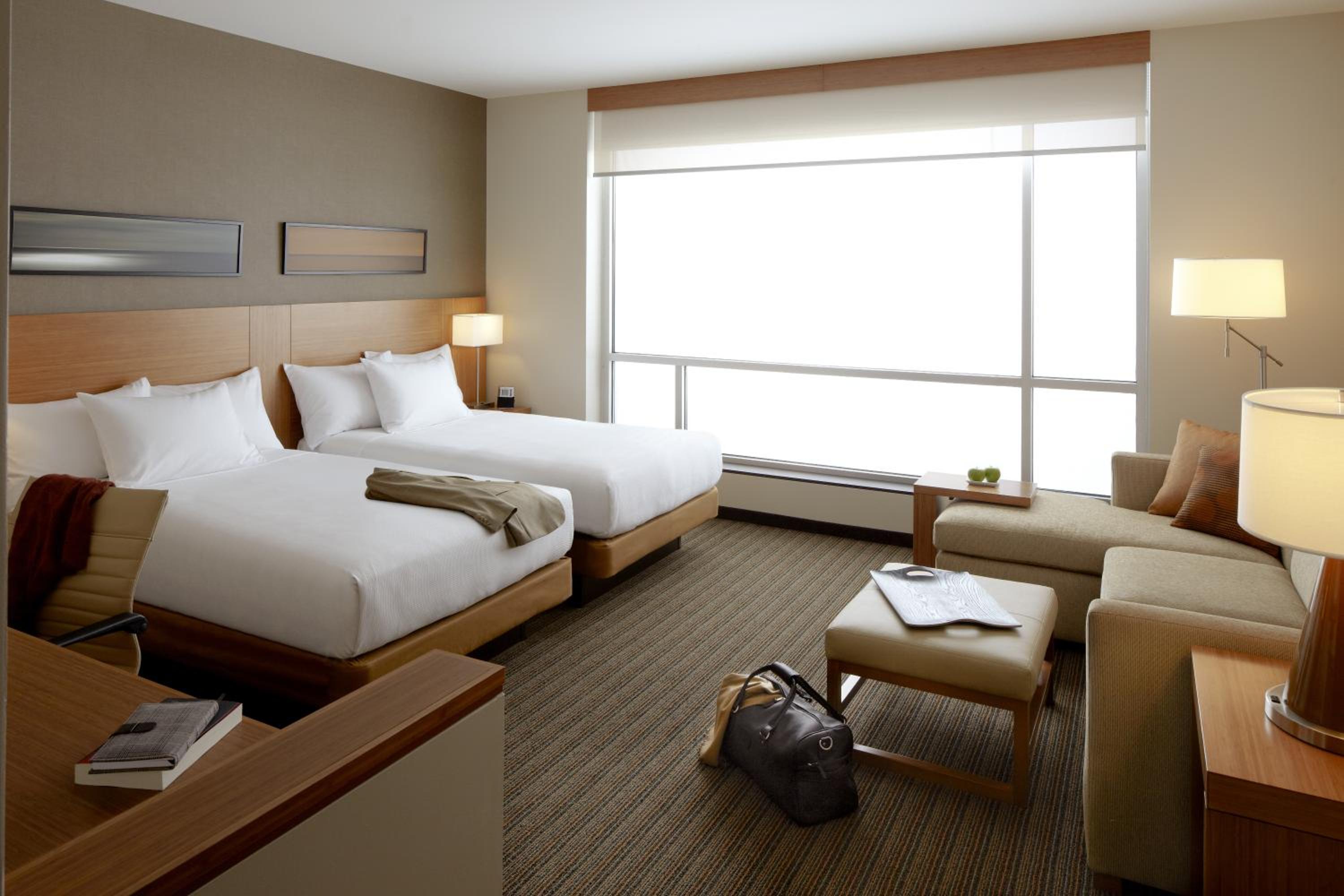 Queen Room with Two Queen Beds and Sofa Bed - High Floor - Photo 1