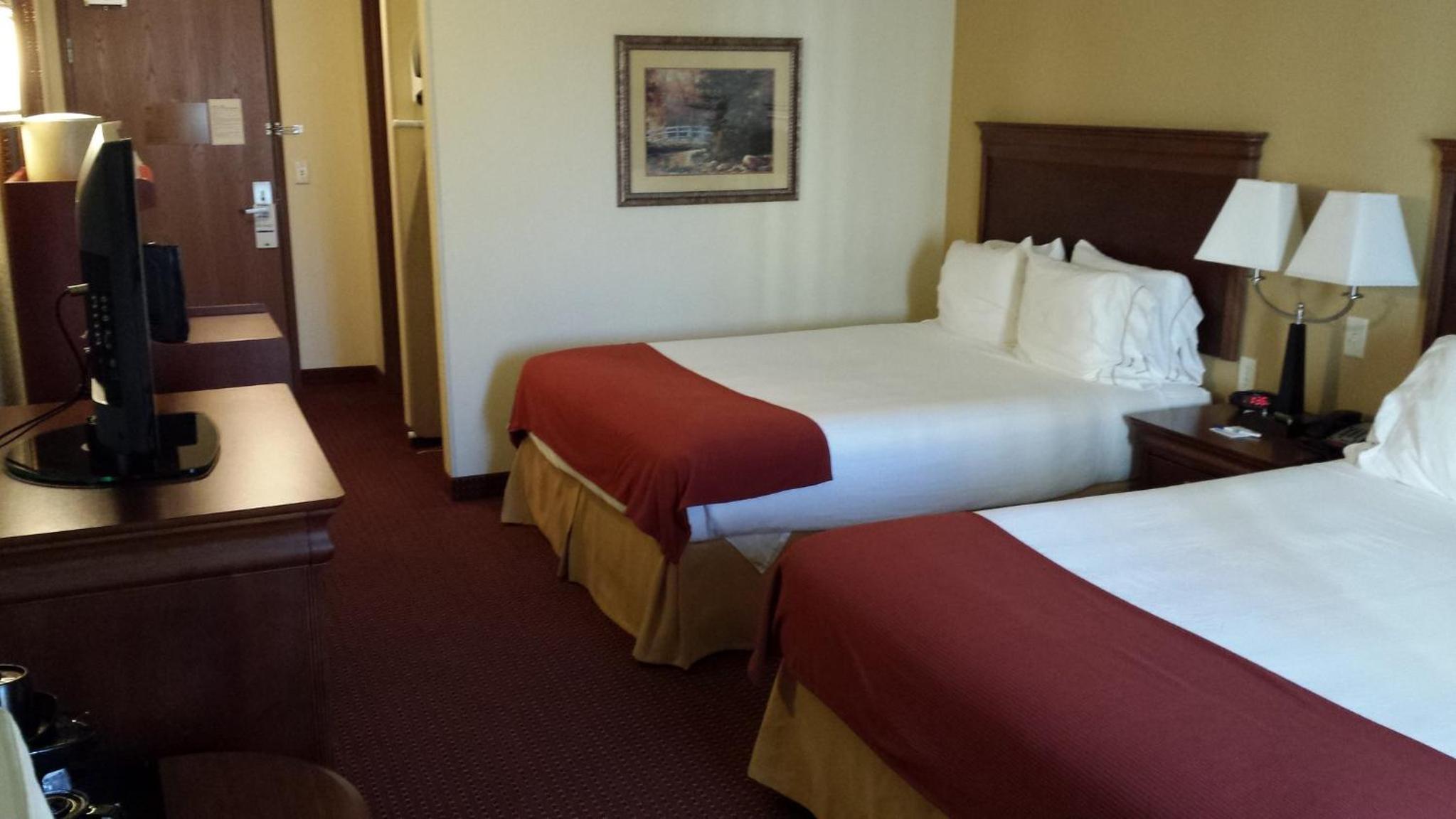 Standard Queen Room with Two Queen Beds - Communications Accessible photo 1