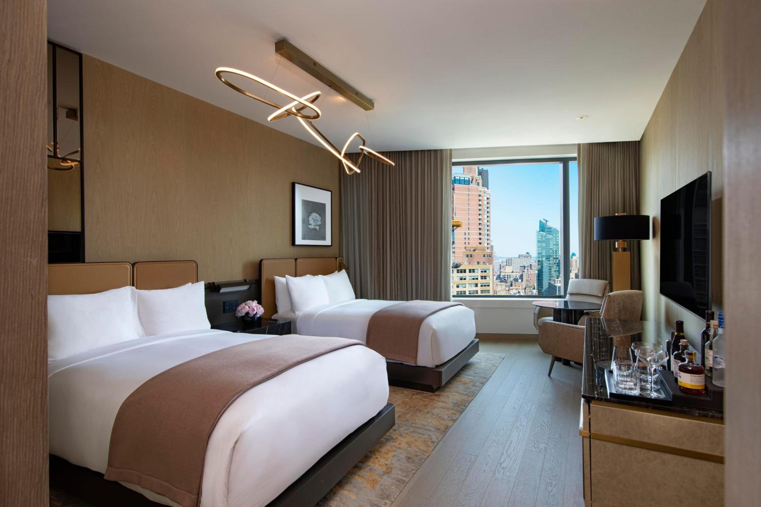 Empire State Double Room with Two Double Beds - High Floor thumbnail 5