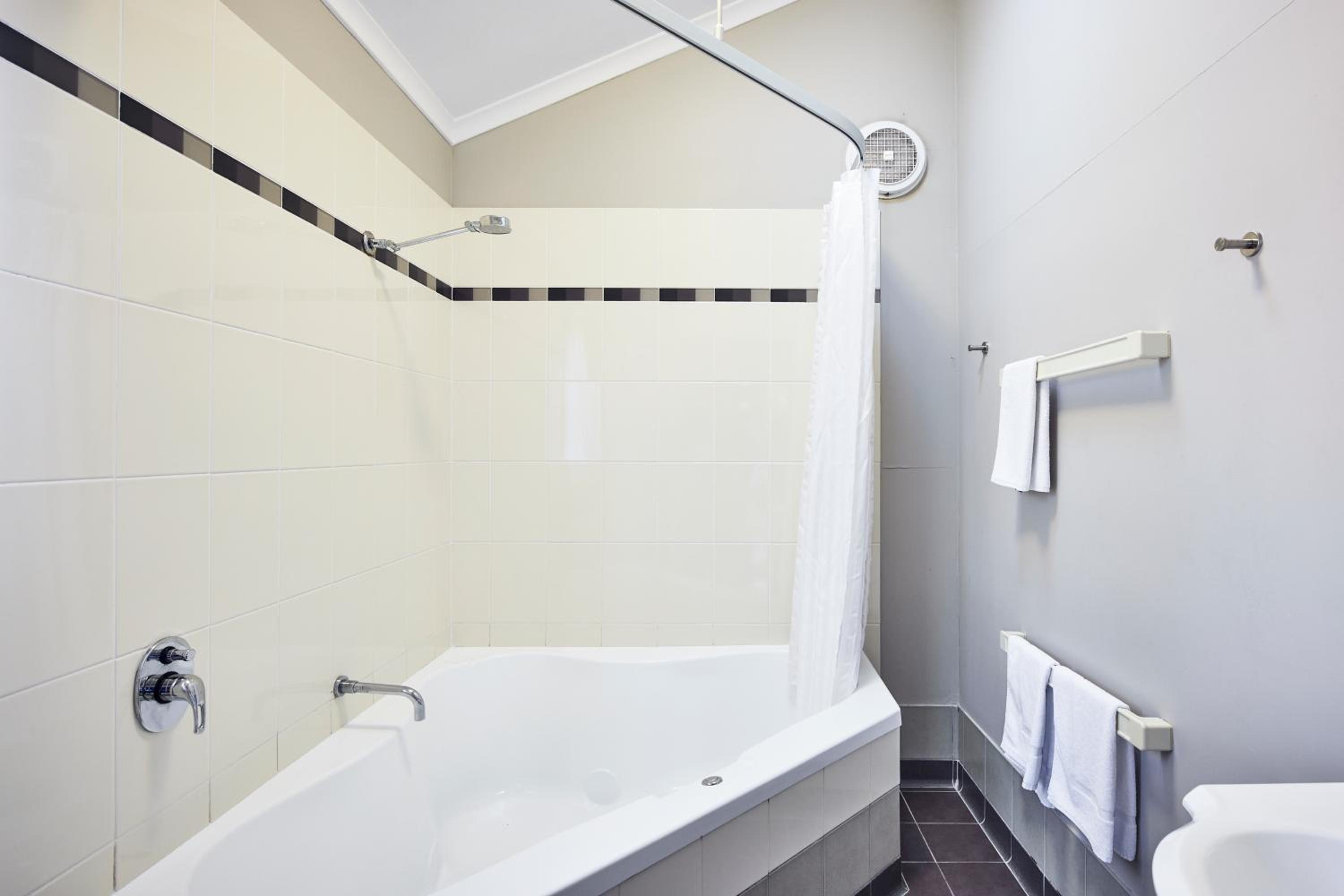 Gumnut Family Villa with Spa photo 2