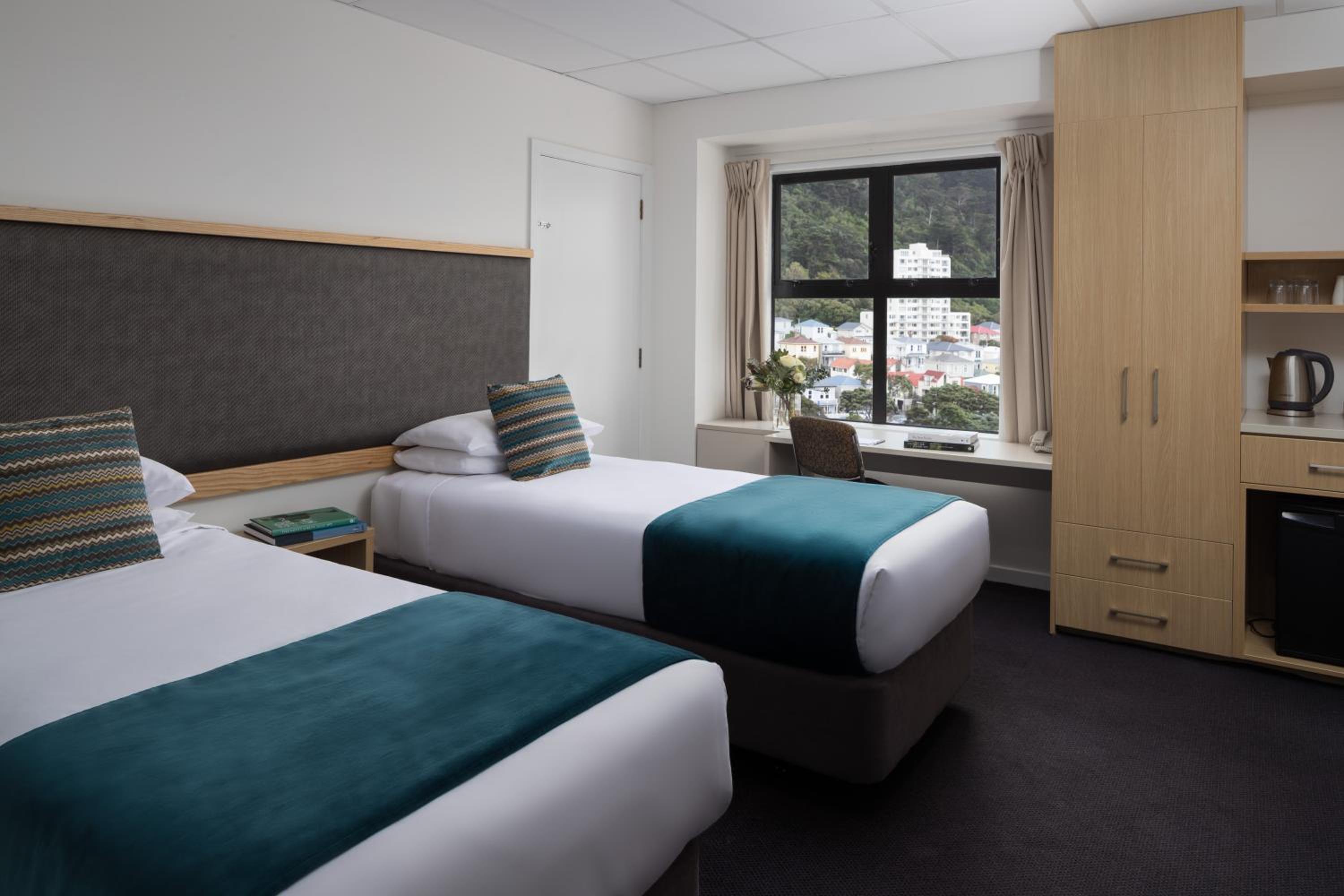 Superior Twin Room thumbnail 6