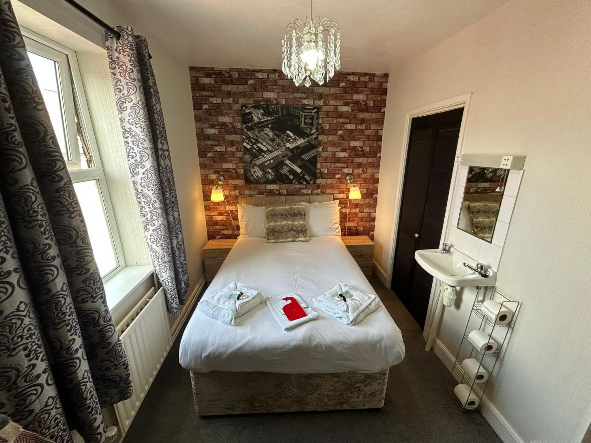 Small Double Room - Photo 1