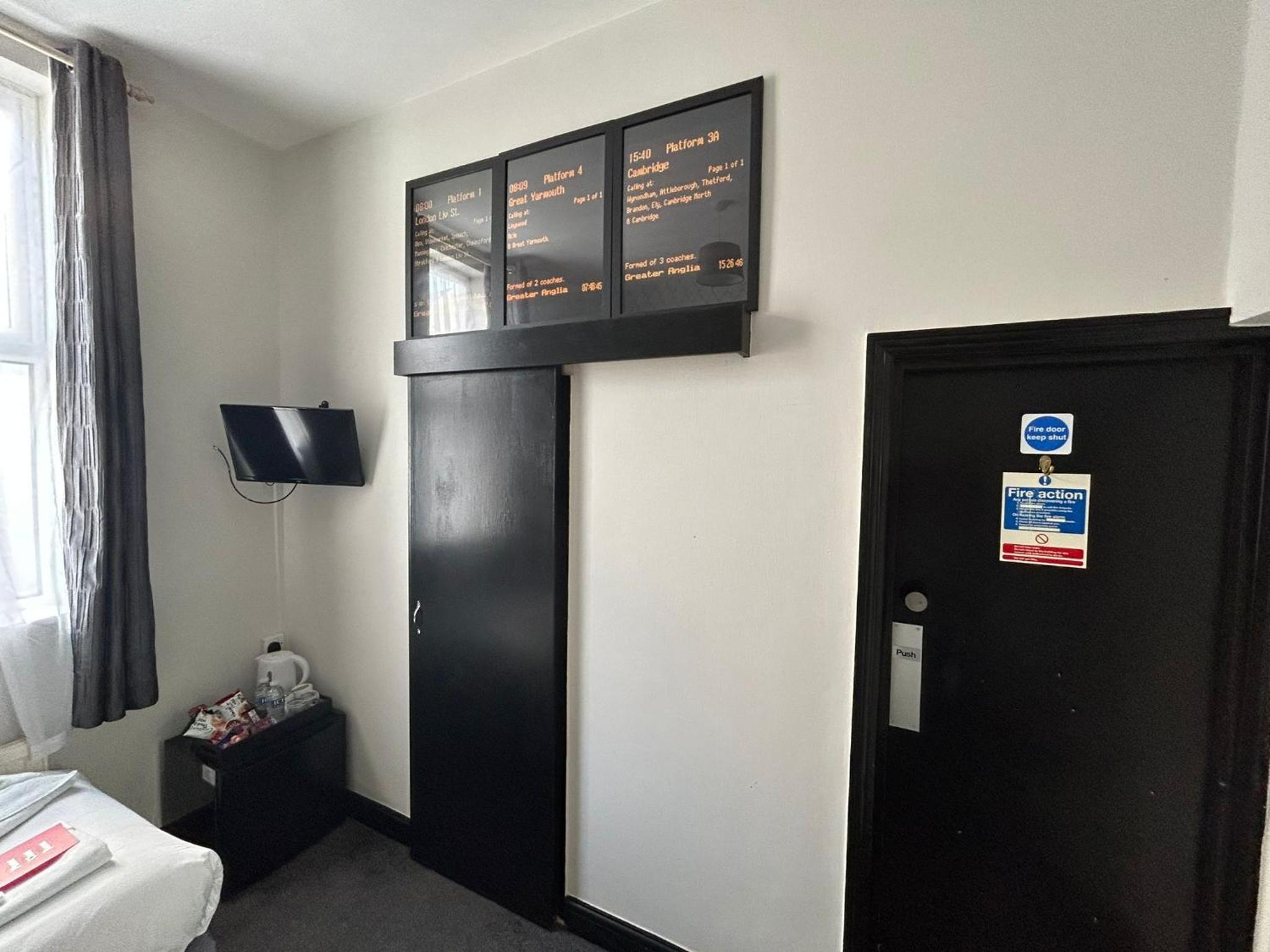 Standard Twin Room - Photo 2