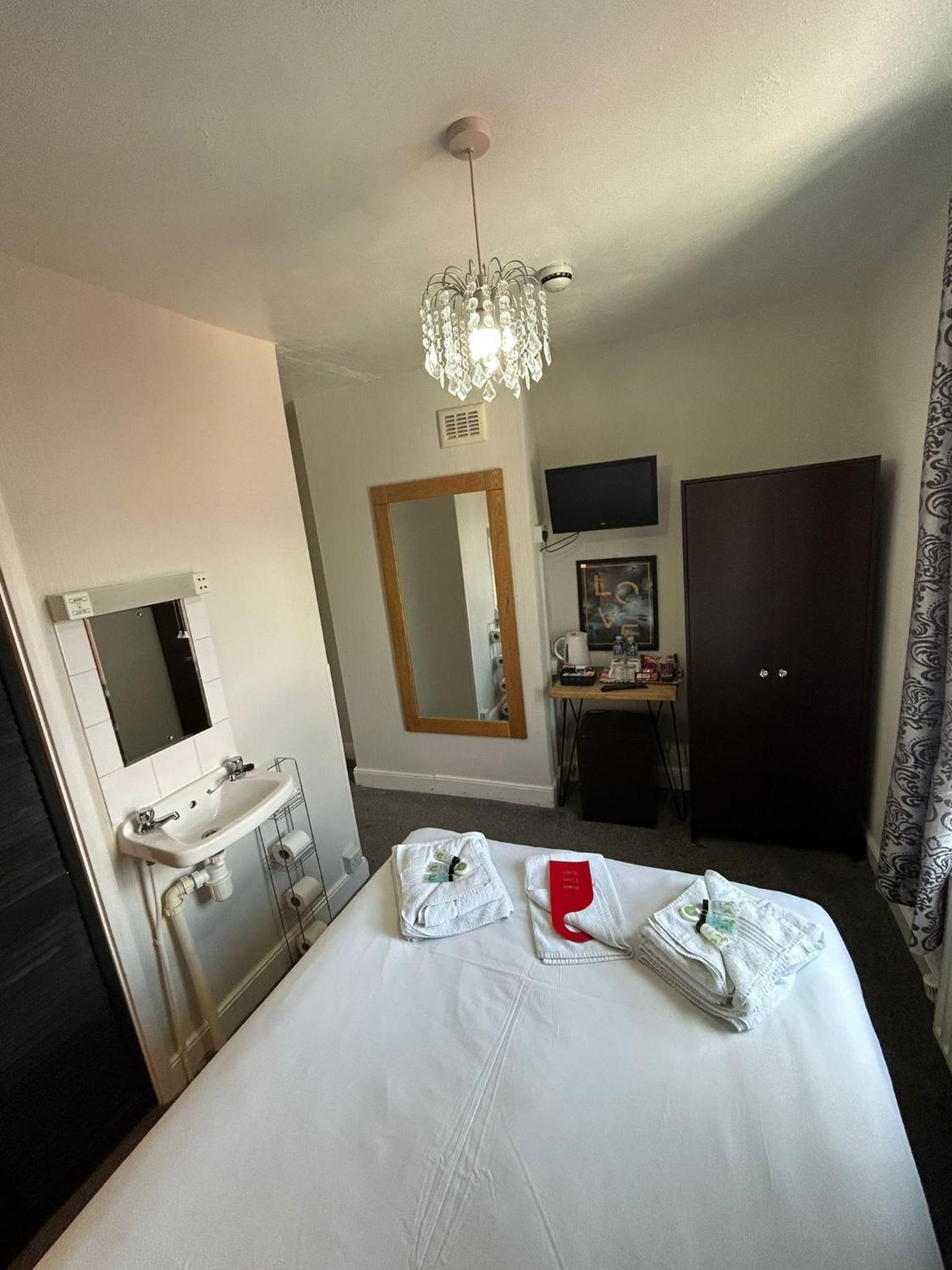 Small Double Room - Photo 3