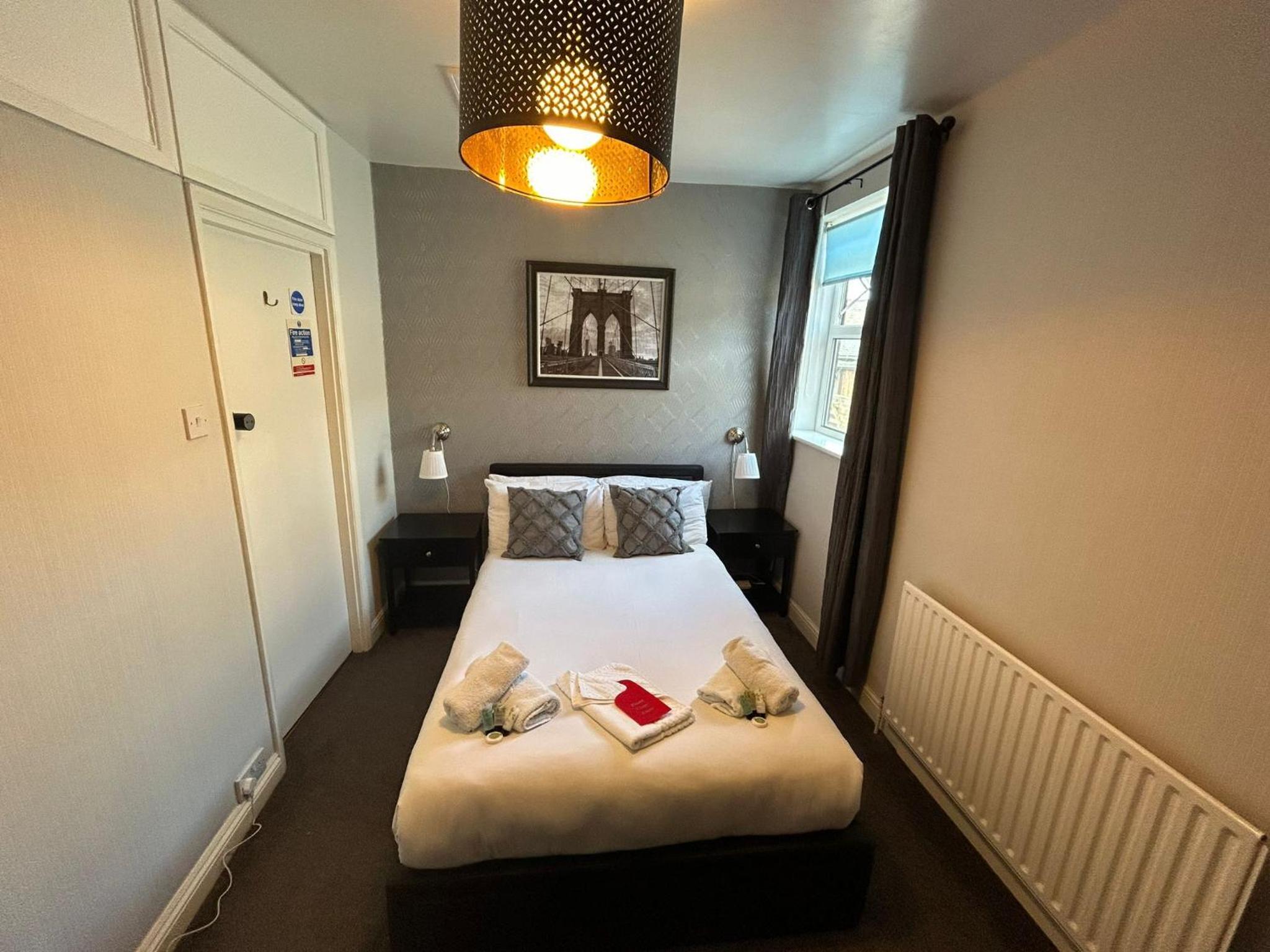 Double Room with Private Bathroom - Photo 3