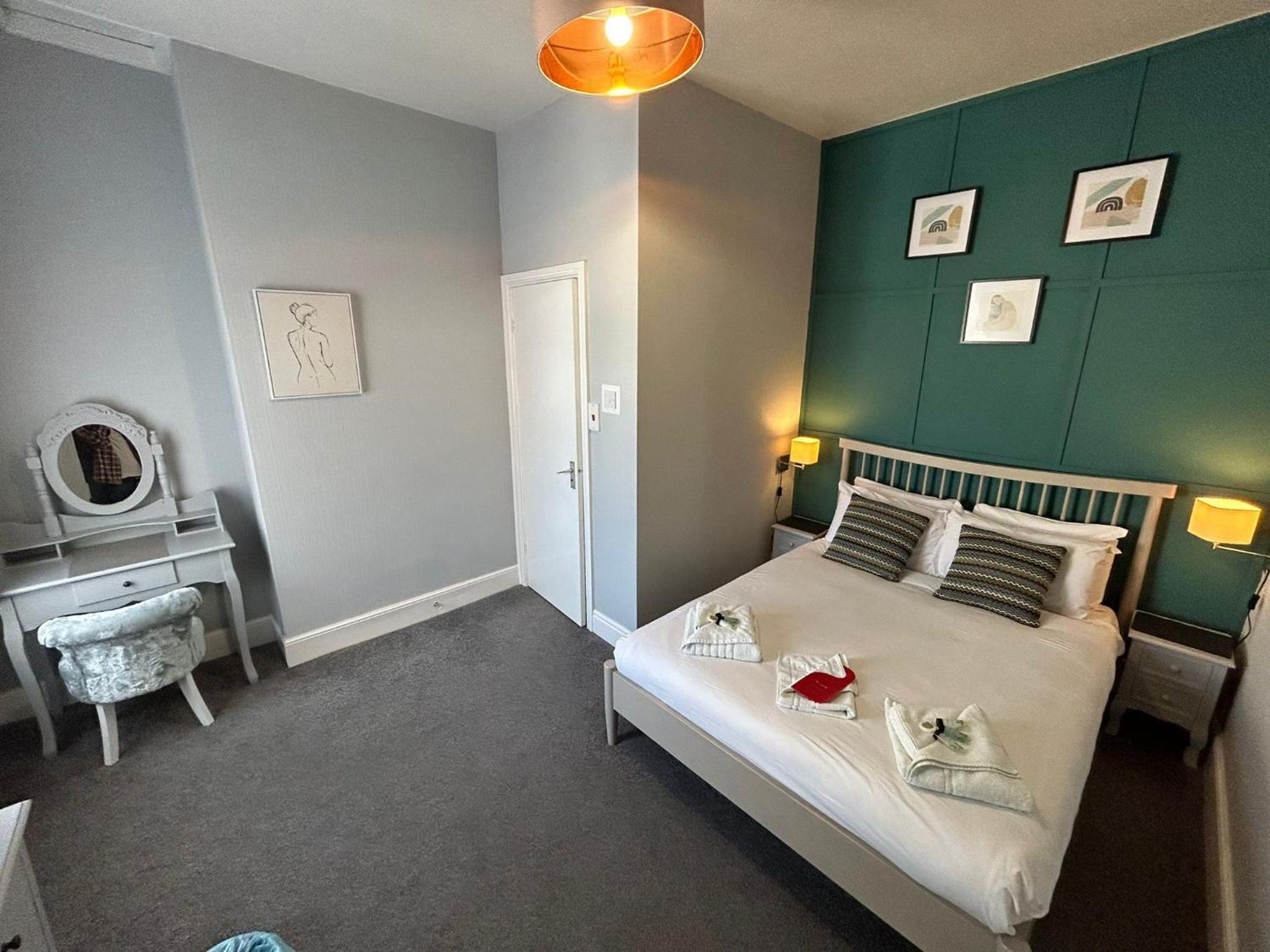 Double Room with Private Bathroom - Photo 6
