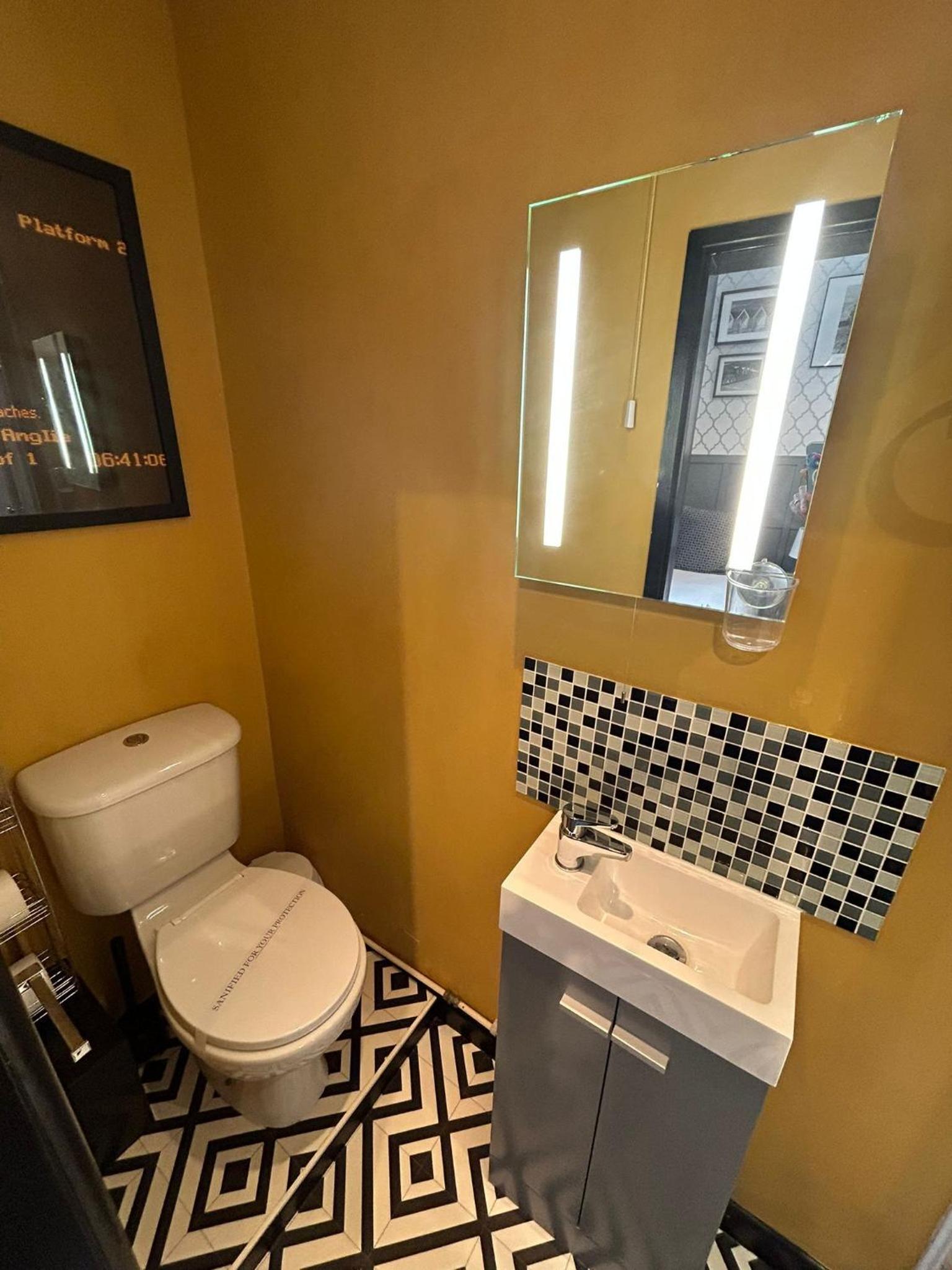 Standard Twin Room - Photo 4