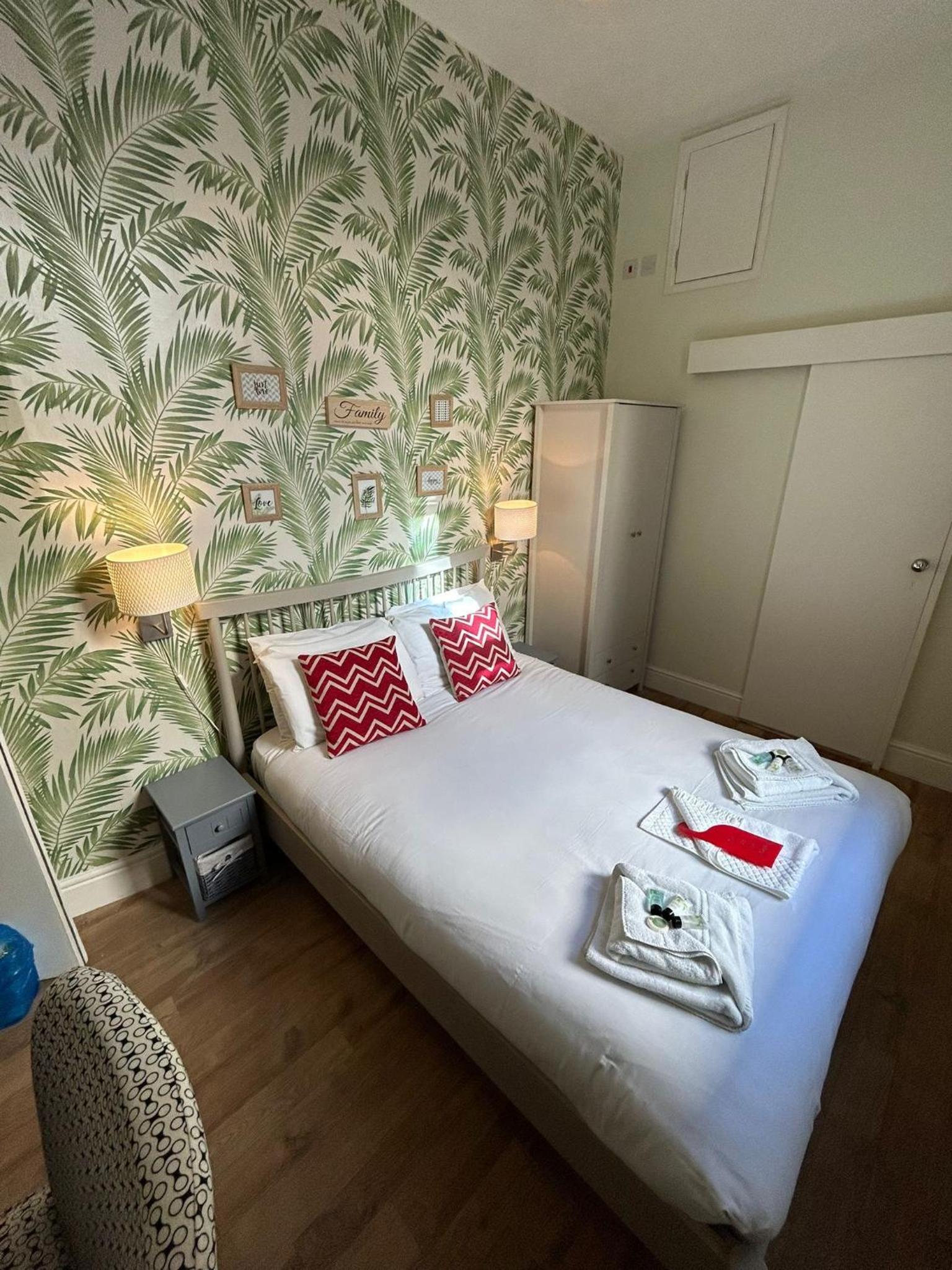 Double Room with Private Bathroom - Photo 7