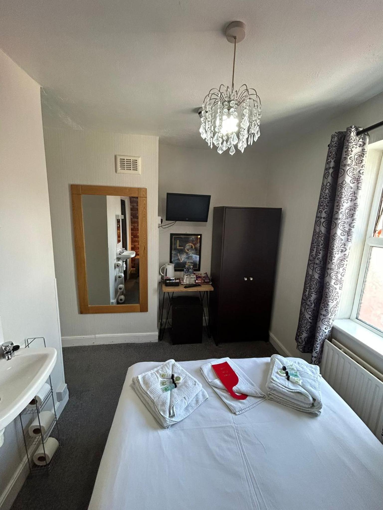 Small Double Room - Photo 2