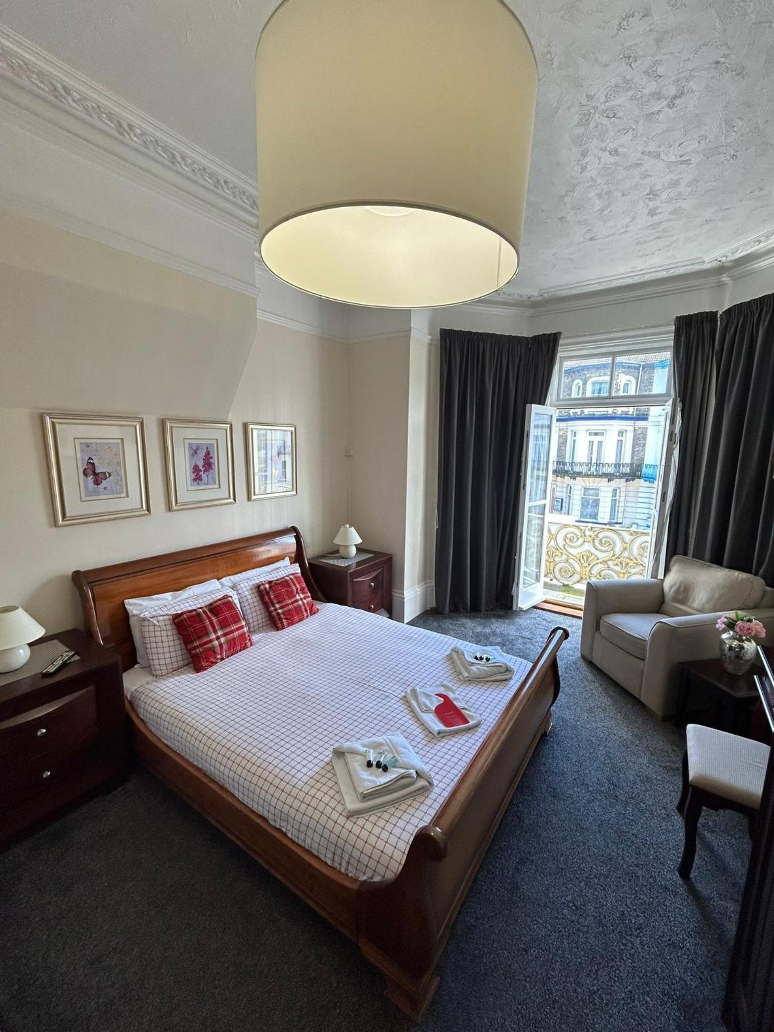 Deluxe Double Room with Sea View - Photo 8