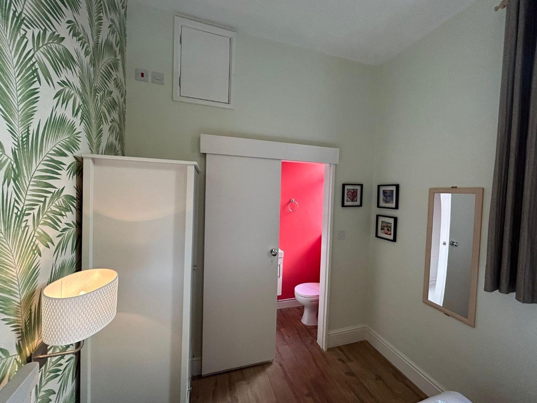Double Room with Private Bathroom - Photo 9