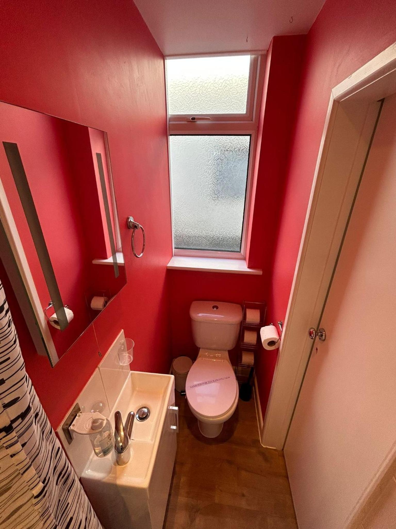 Double Room with Private Bathroom - Photo 10