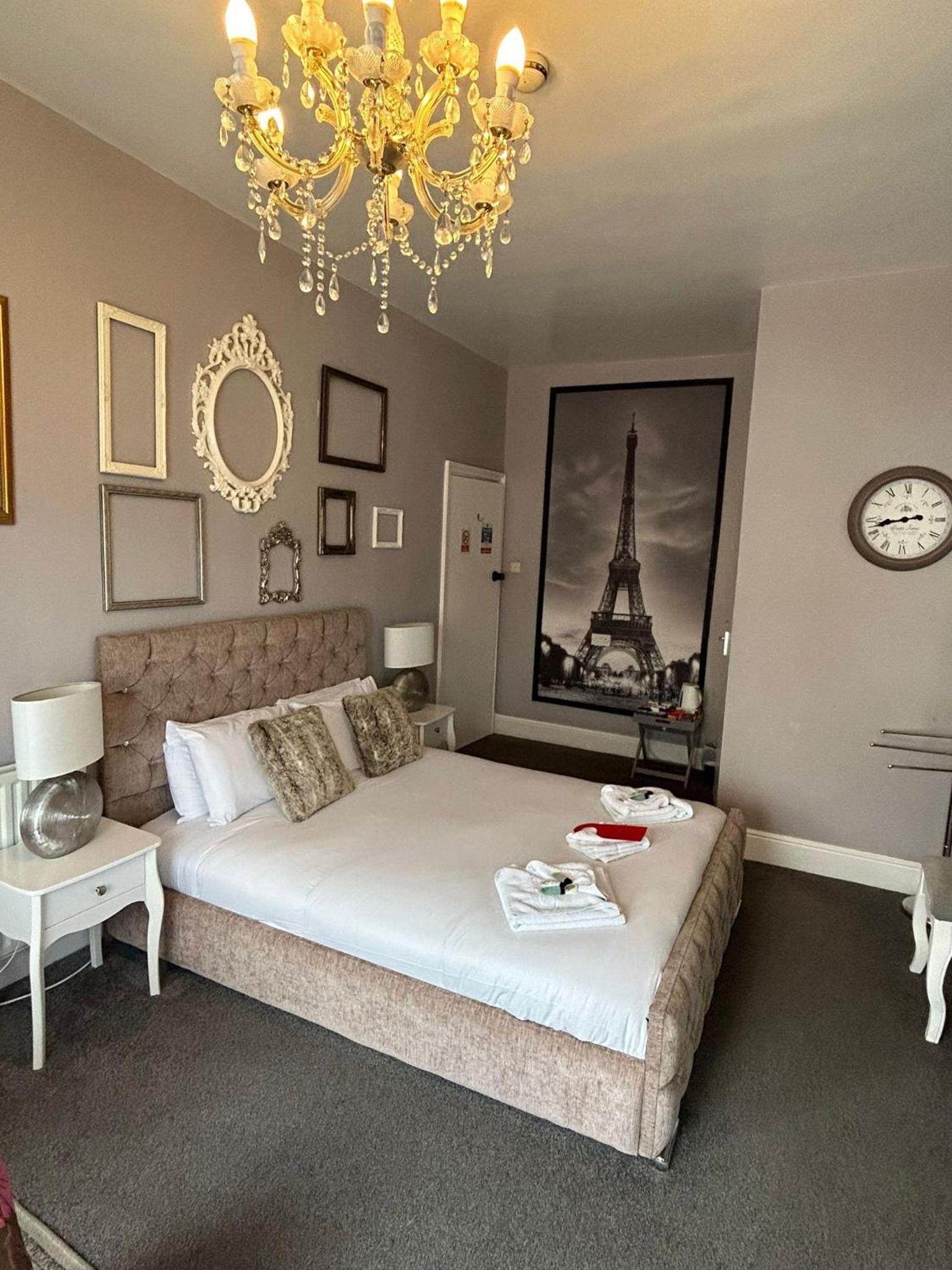 Deluxe Double Room with Sea View - Photo 11