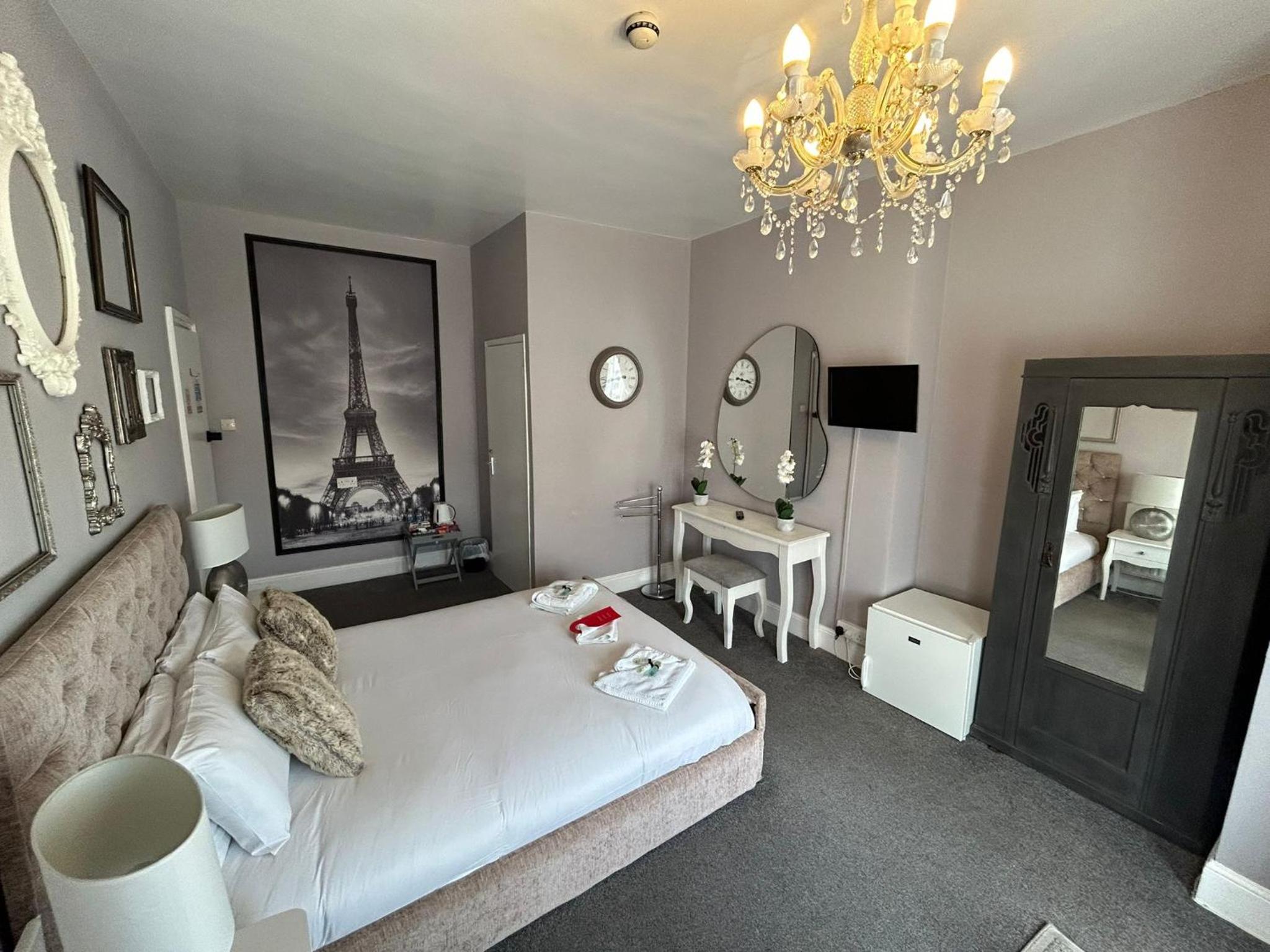 Deluxe Double Room with Sea View - Photo 12