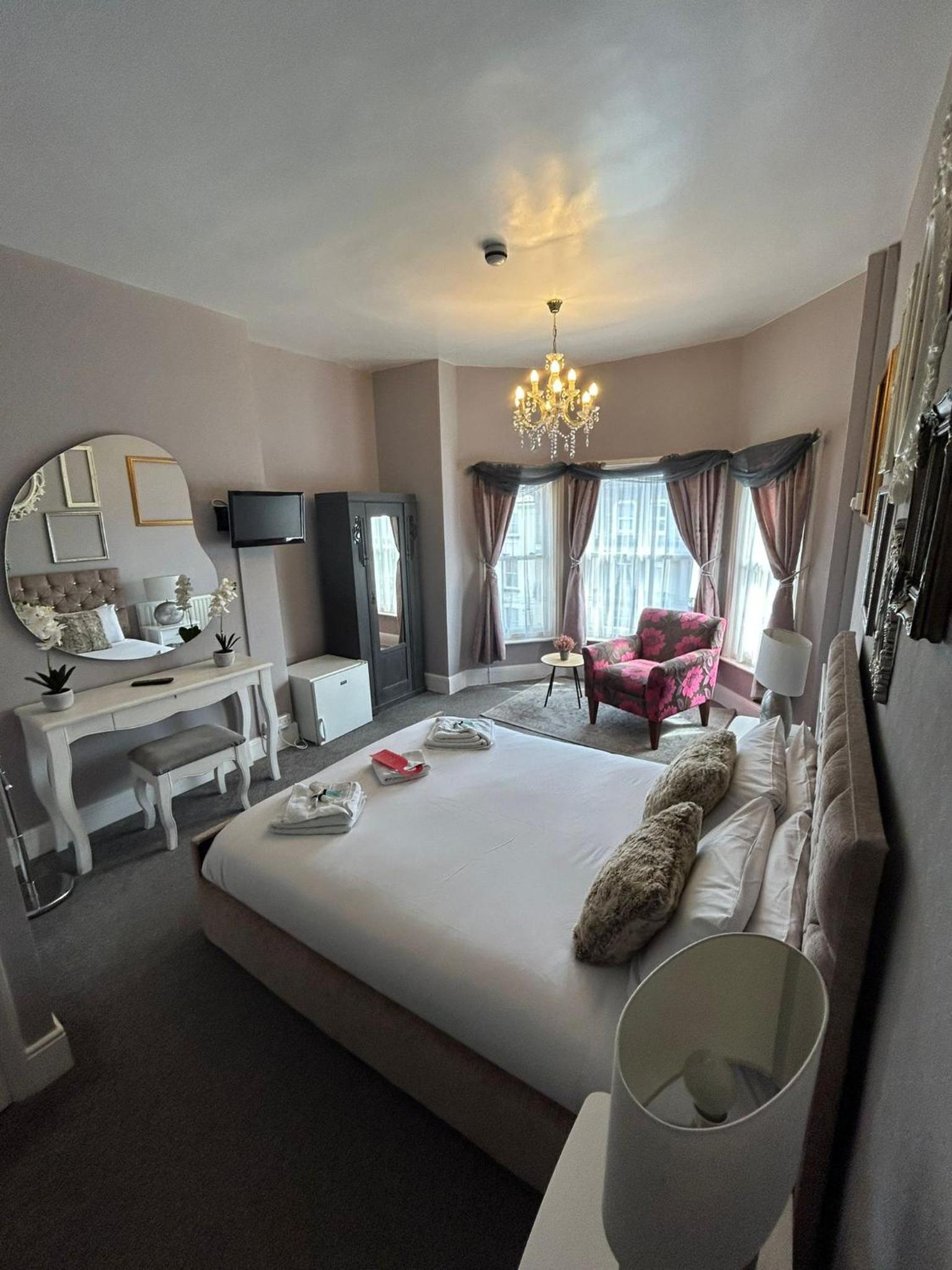 Deluxe Double Room with Sea View - Photo 14
