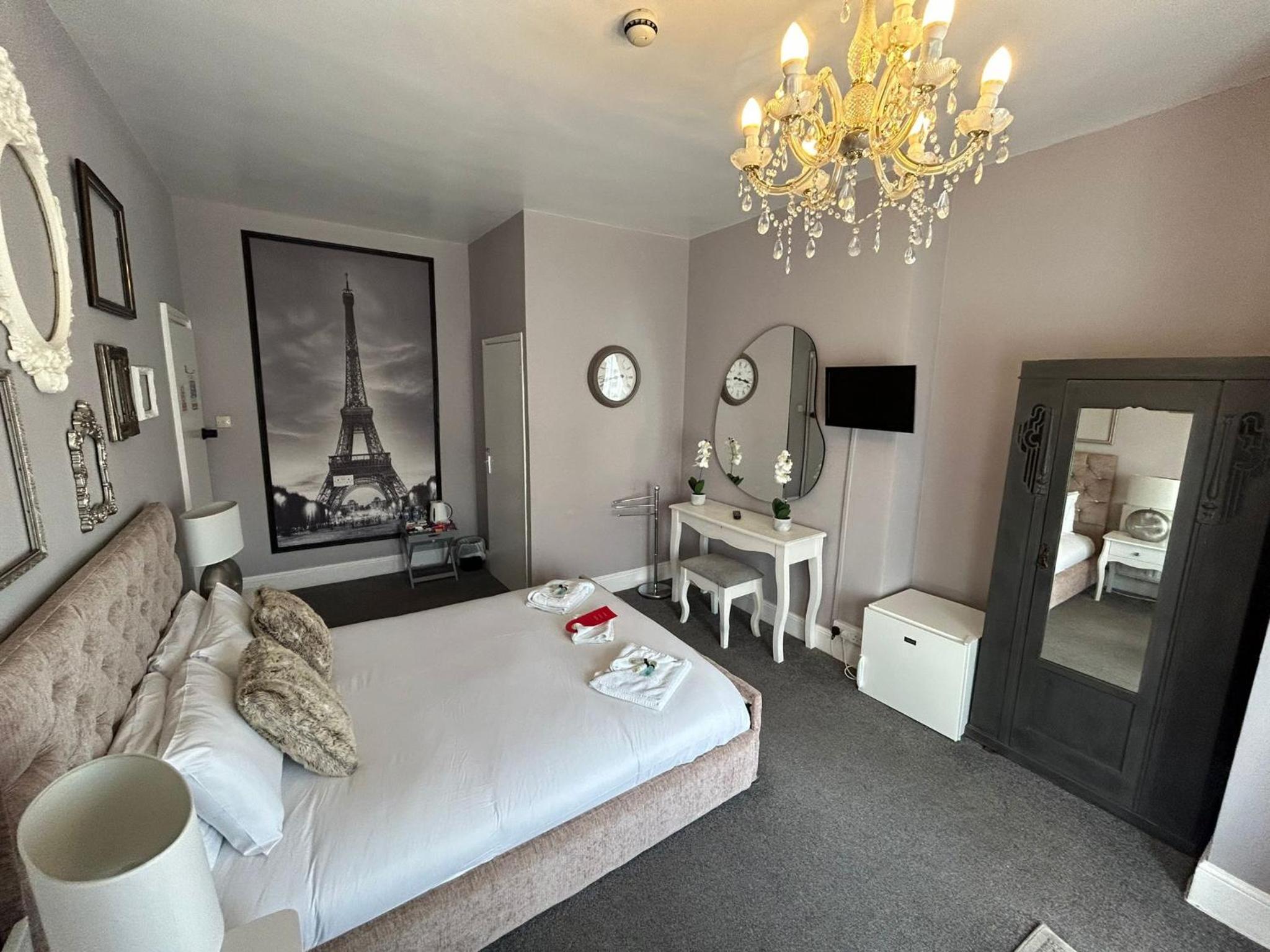 Deluxe Double Room with Sea View - Photo 15