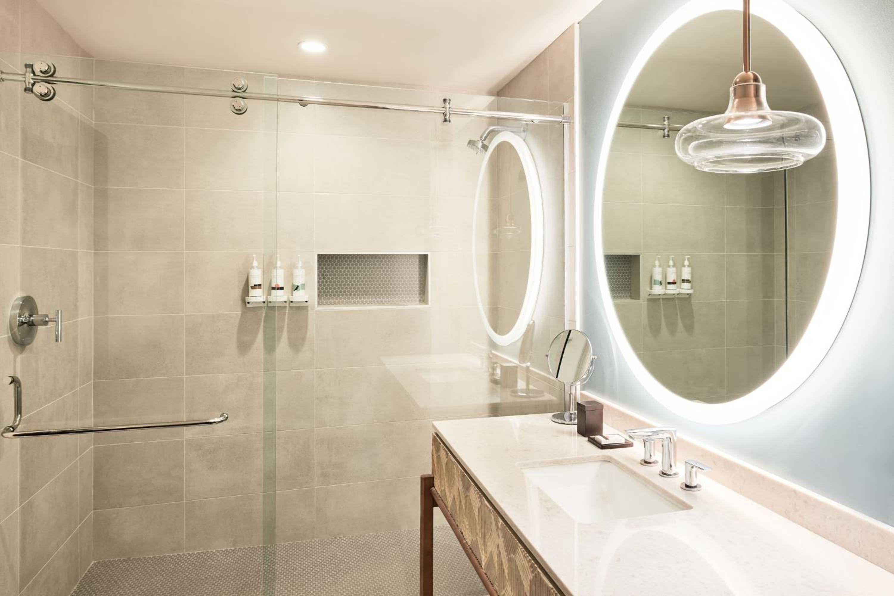 King Room - Hearing Accessible - Photo 5