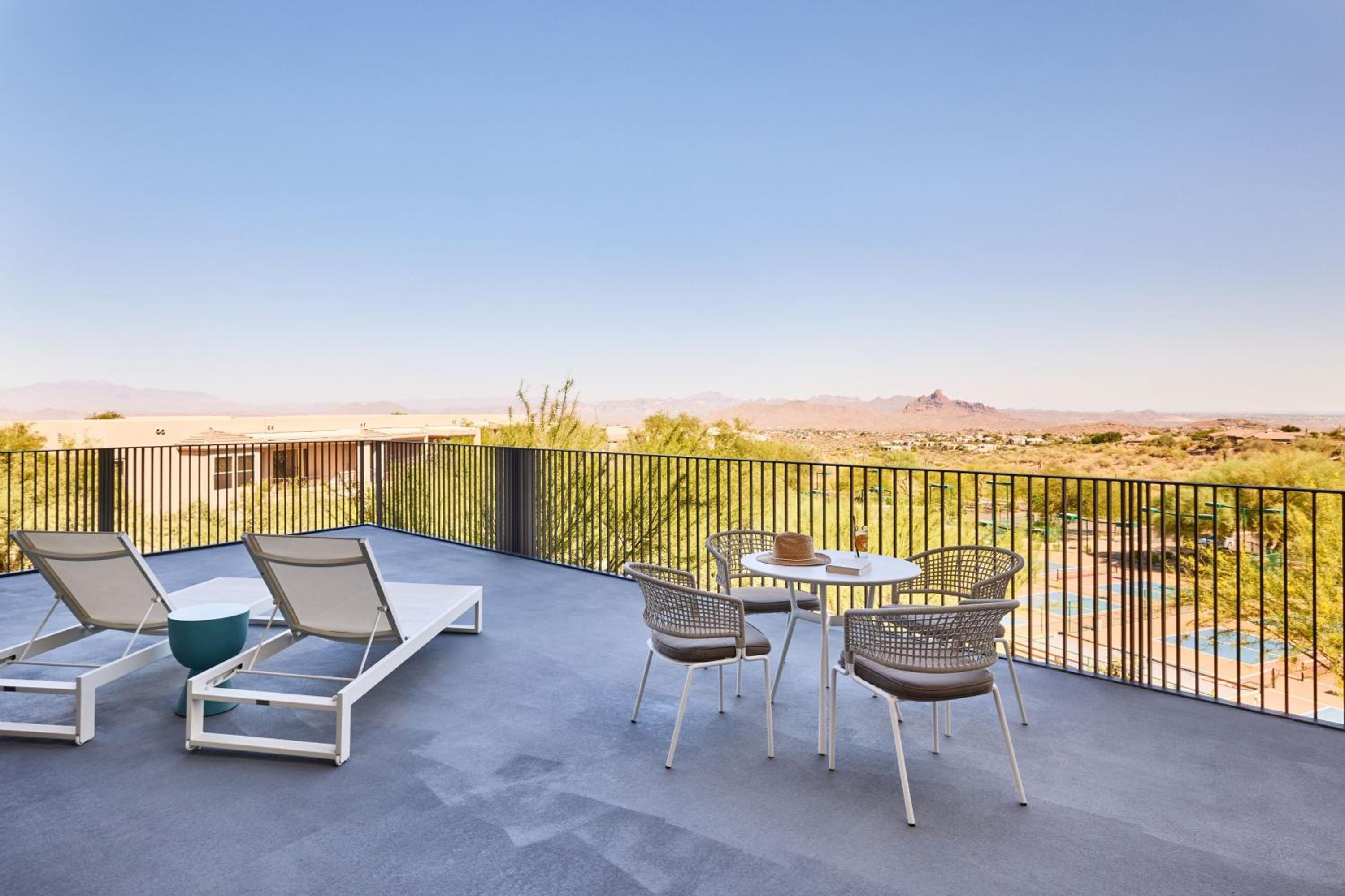 Terrace Suite, 1 Bedroom Suite, 1 King, Mountain view - Photo 2