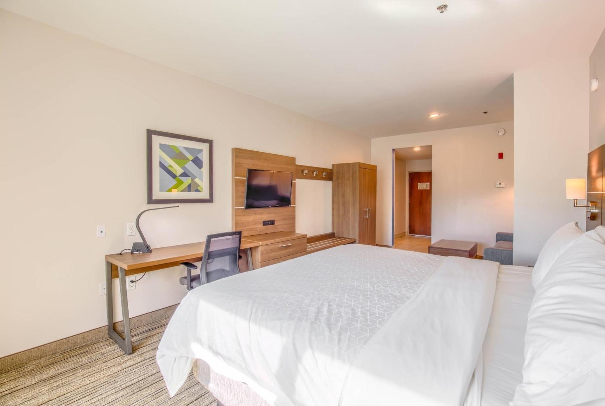 Standard King Room - Photo 4