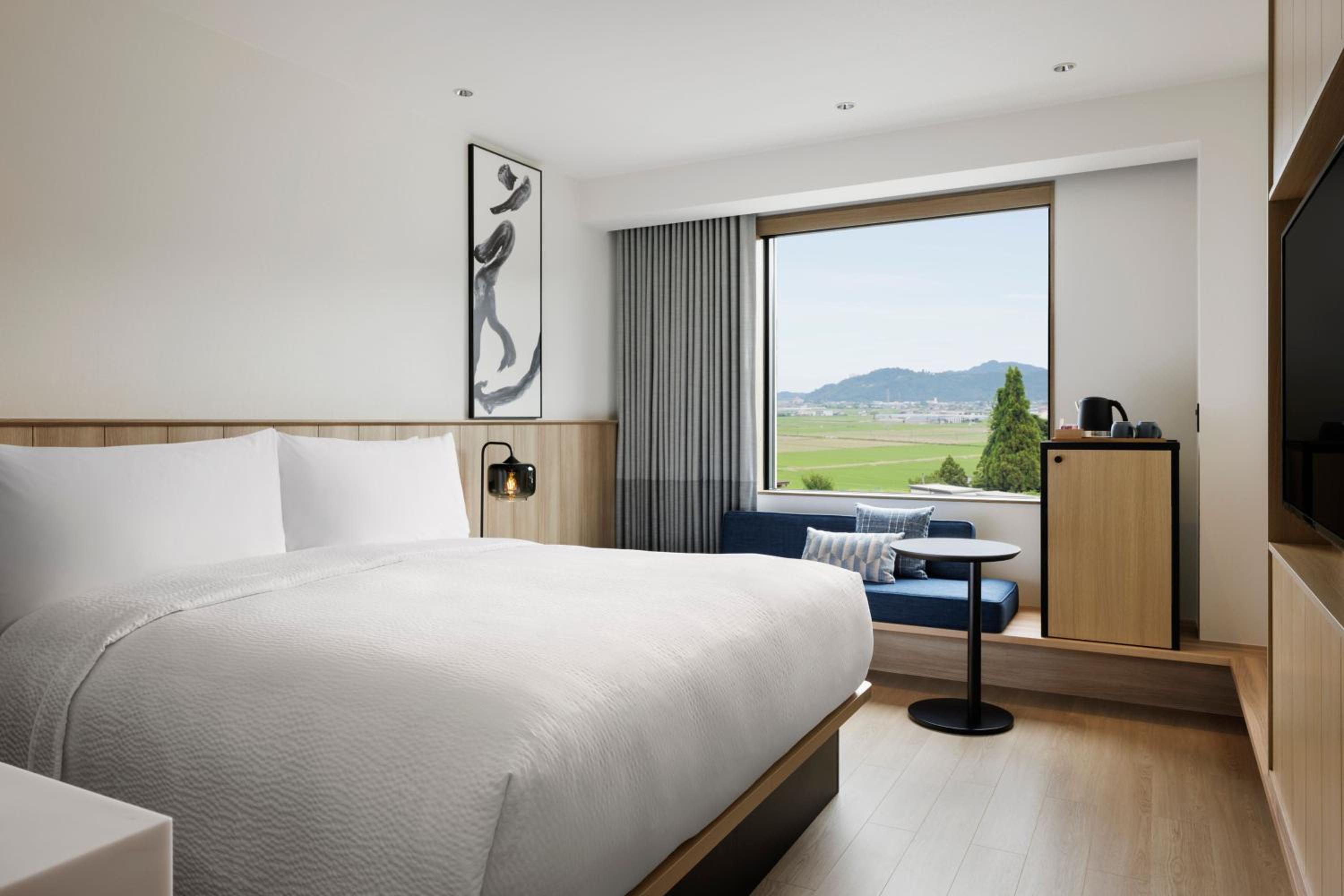 Standard King Room - Photo 5