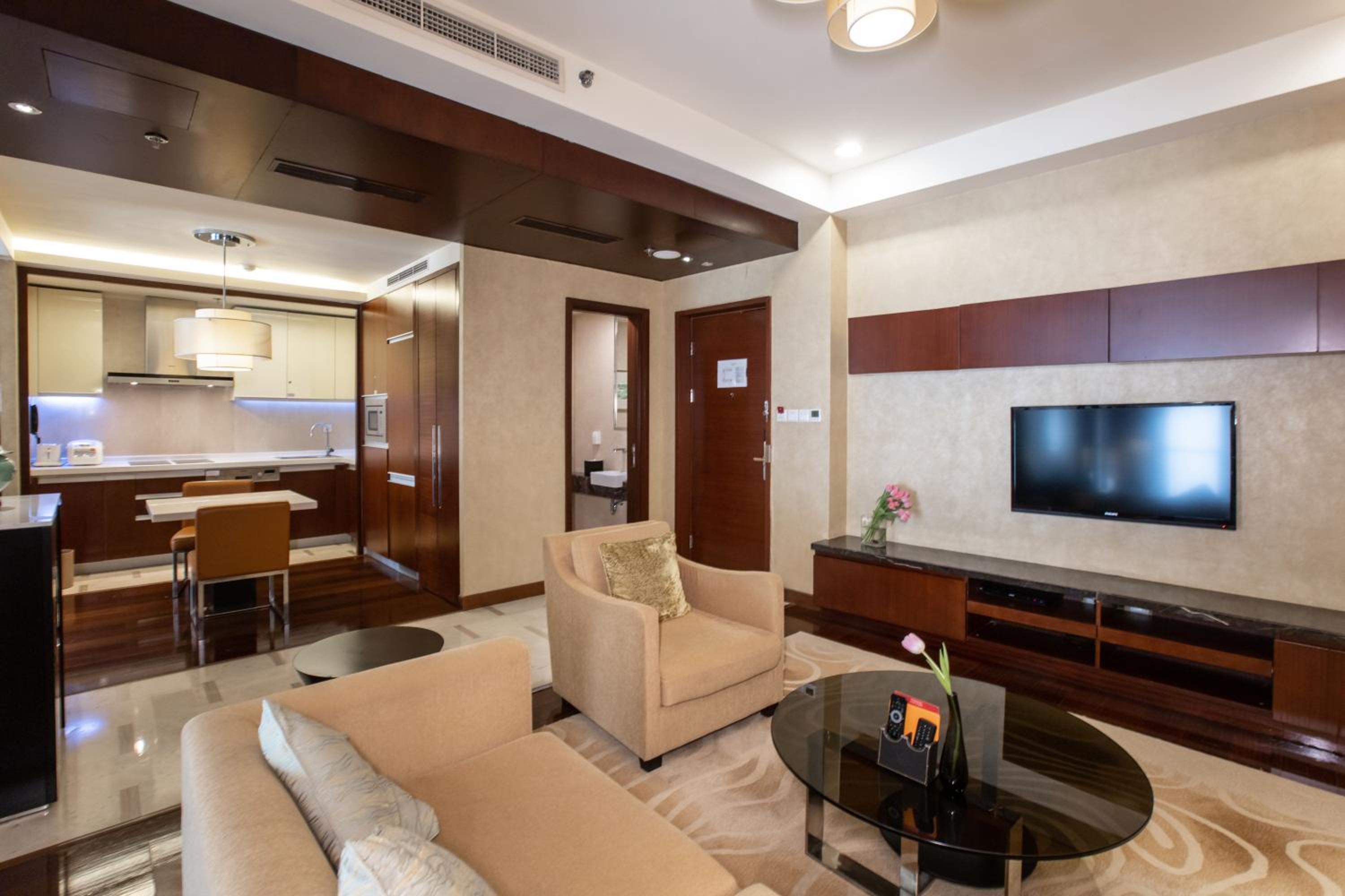 One-Bedroom Apartment - King Bed photo 2