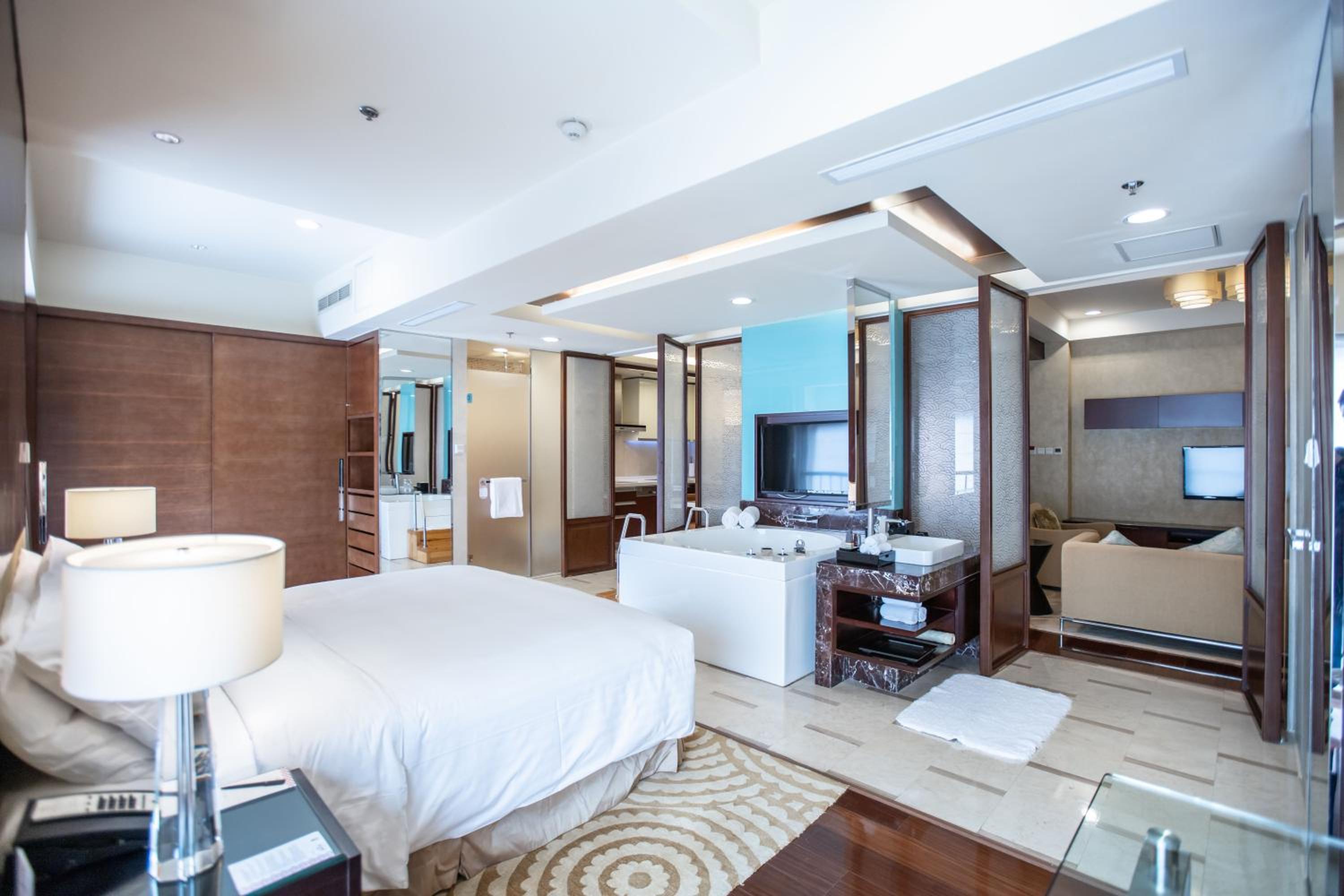 One-Bedroom Apartment - King Bed photo 1