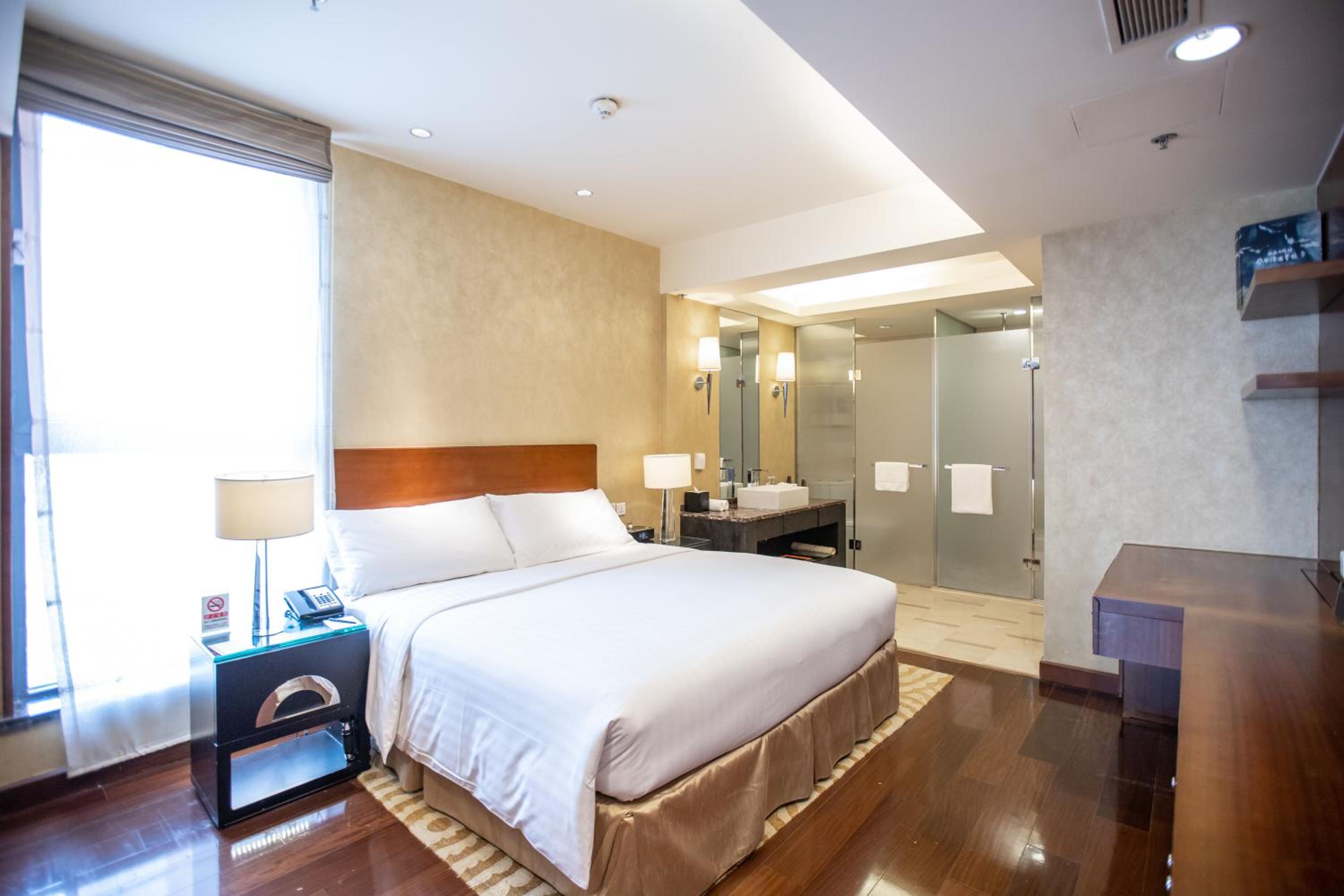 Two-Bedroom Premium Apartment with Spacious Living Room photo 2