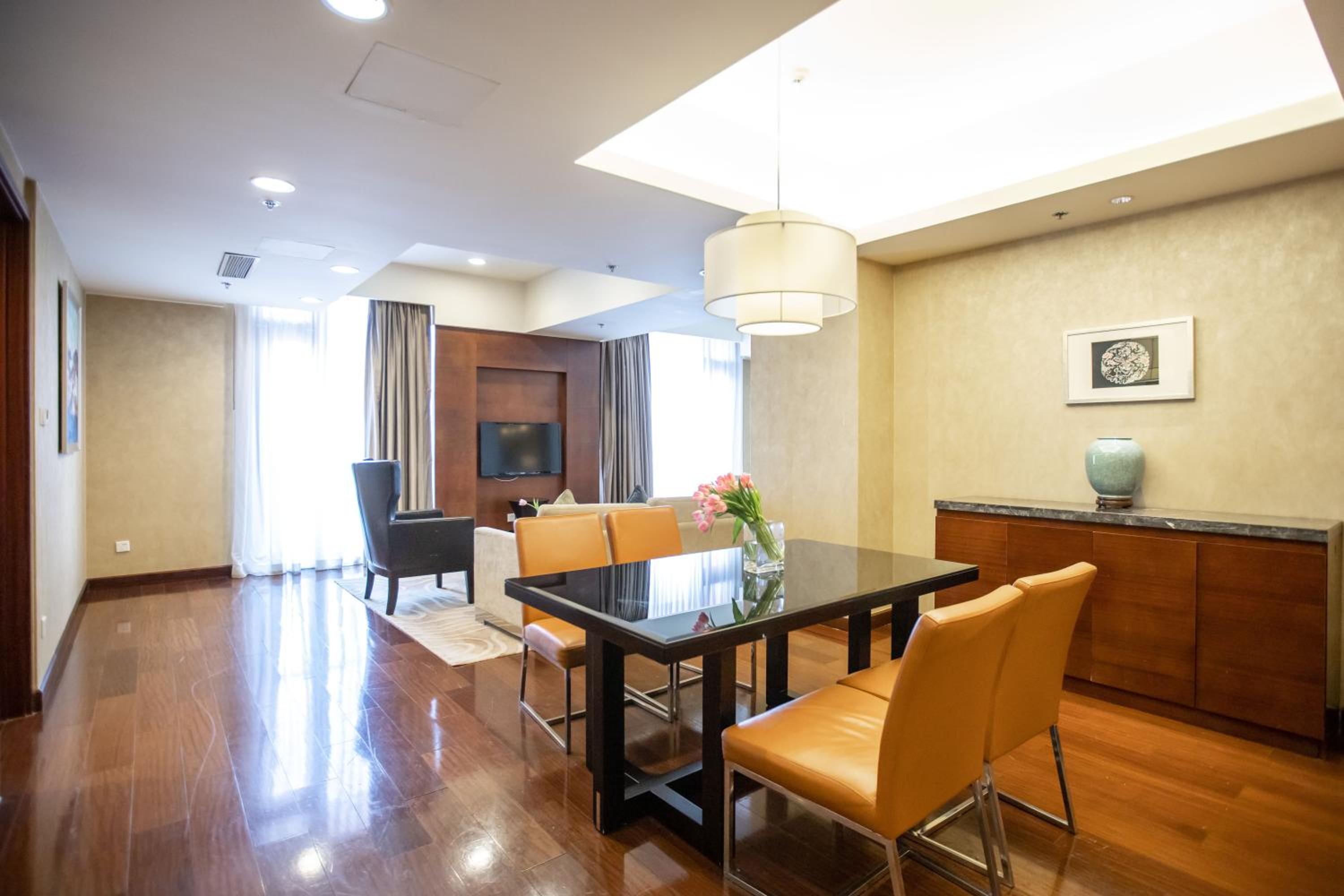 Two-Bedroom Premium Apartment with Spacious Living Room photo 1