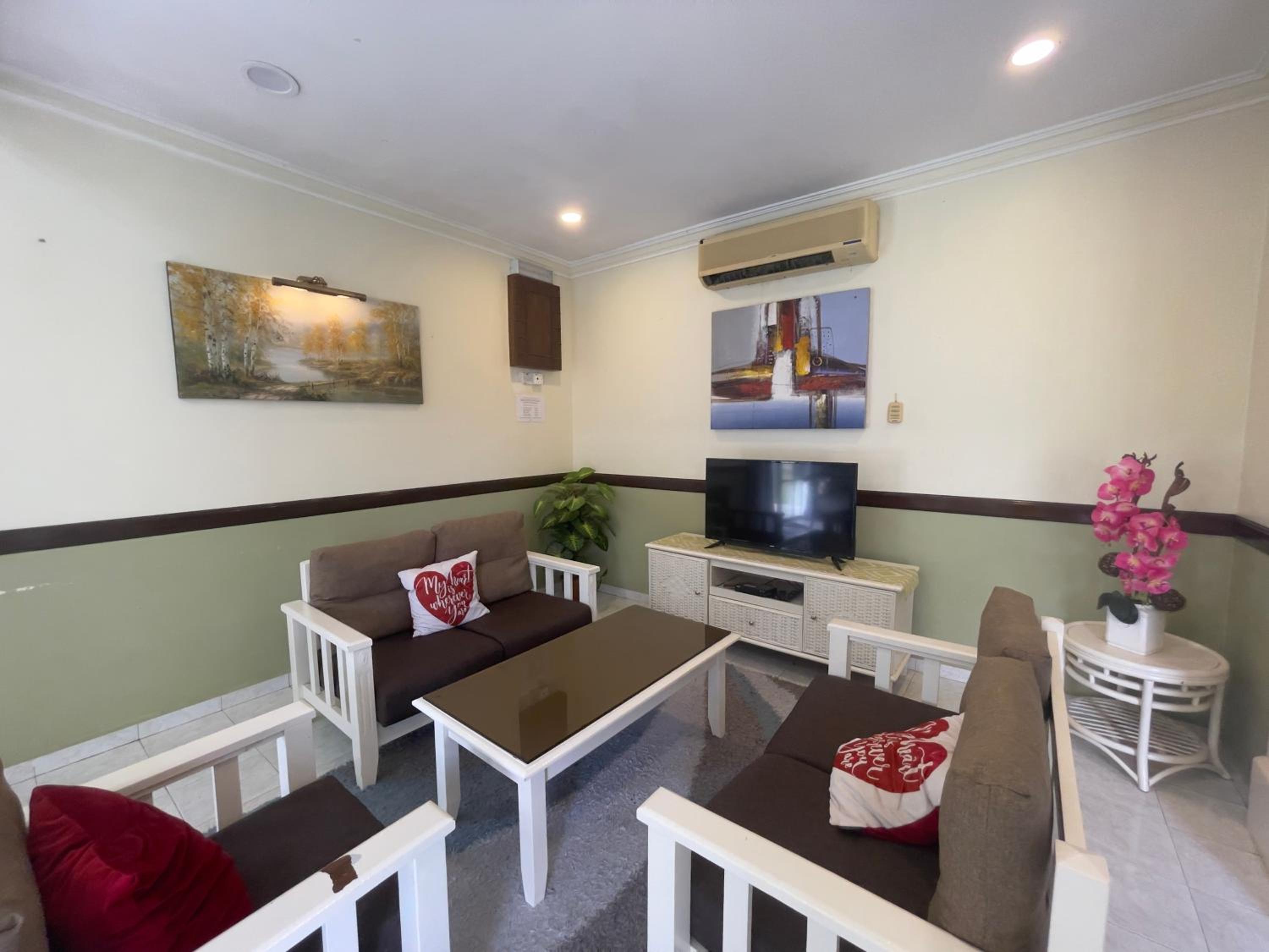 Three-Bedroom Villa photo 2
