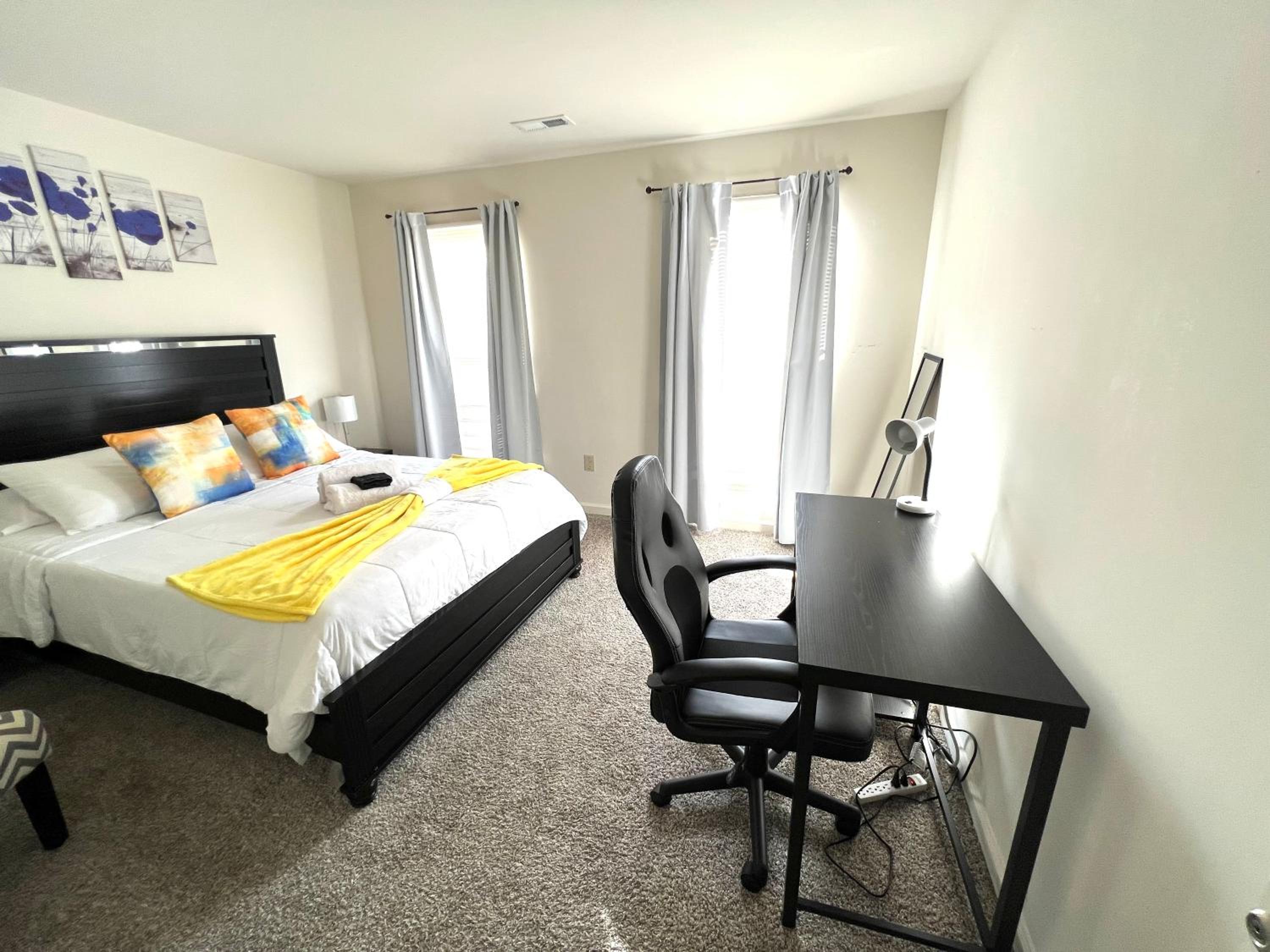 One-Bedroom Apartment photo 1