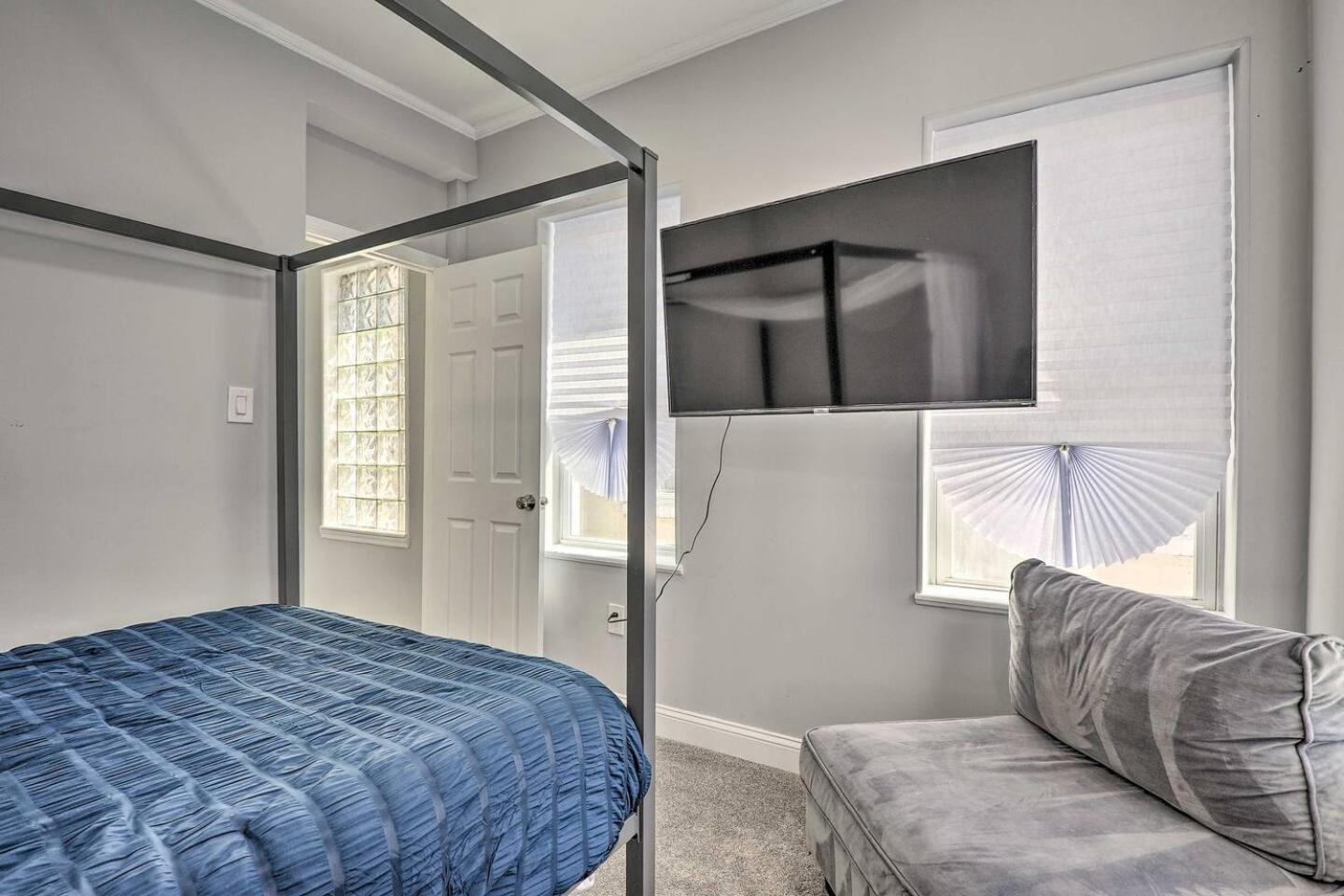 Three-Bedroom House photo 3