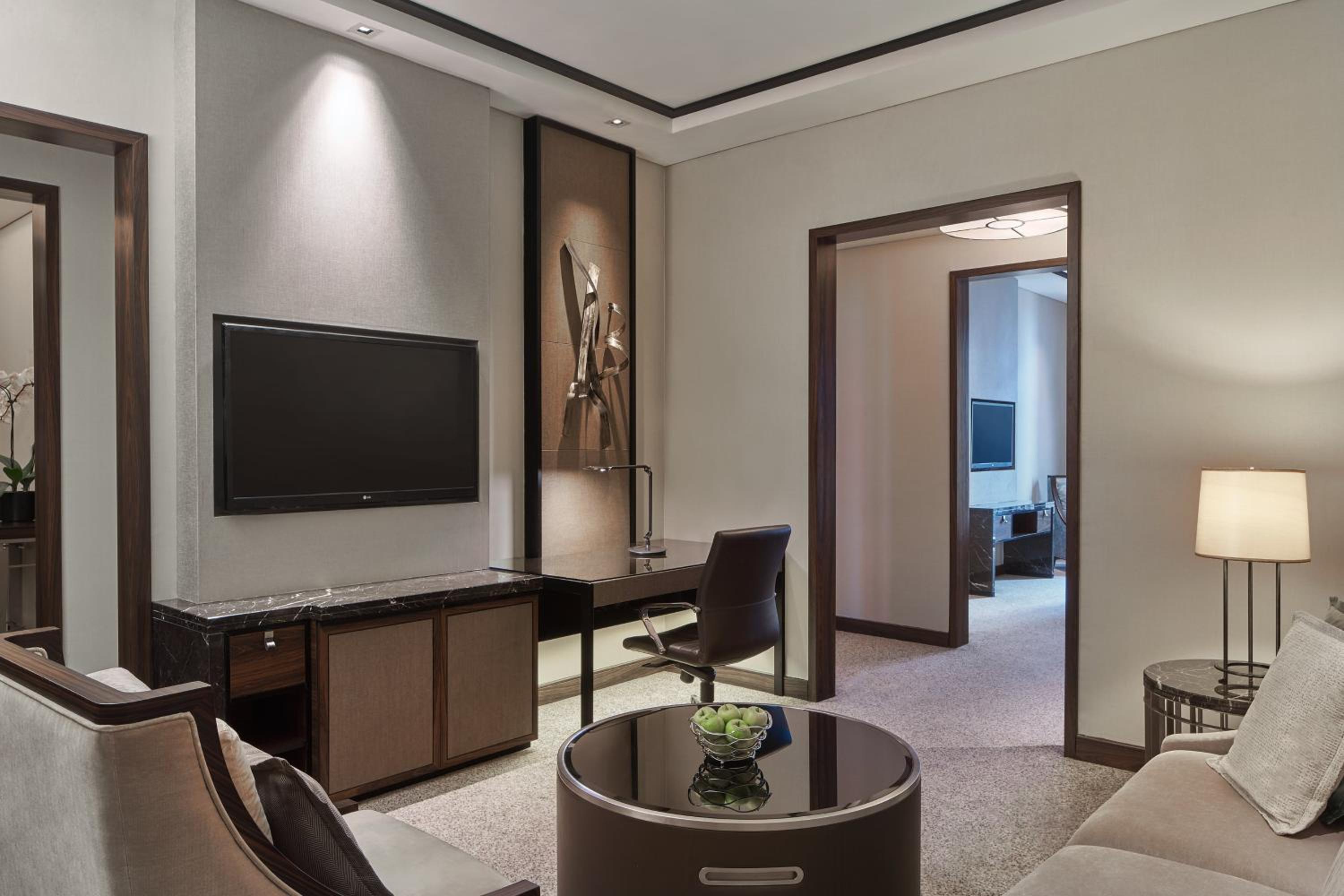 Junior Suite, King Bed, Club Lounge Access Junior Suite, King Bed, Club Lounge Access