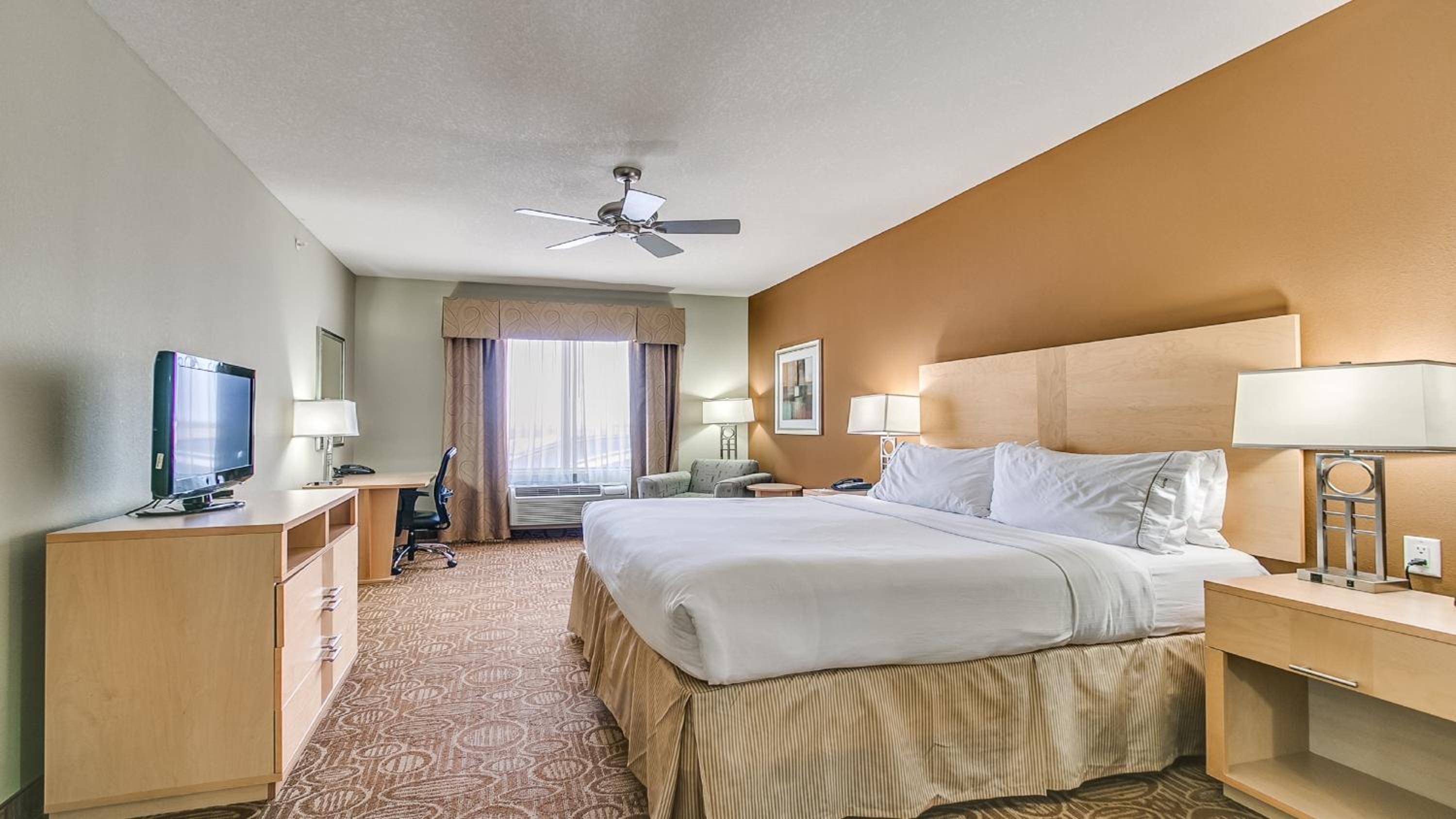Standard King Room - Photo 2