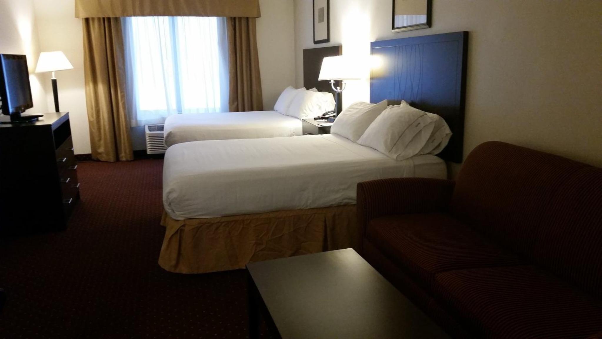 Queen Room with Two Queen Beds - Mobility Access Tub/Non-Smoking - Photo 2