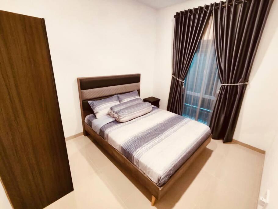 Four-Bedroom House photo 2