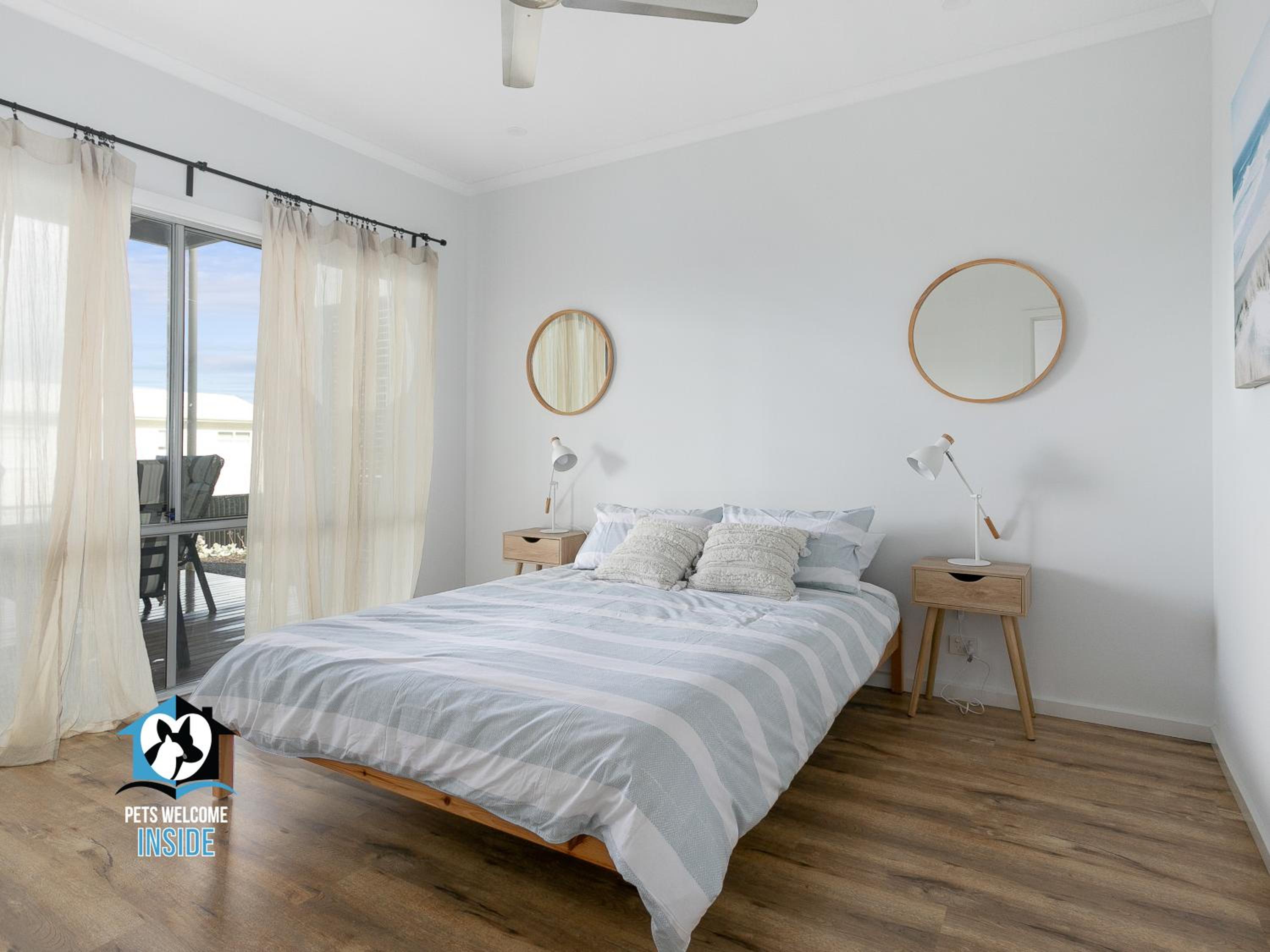 Five-Bedroom House photo 1