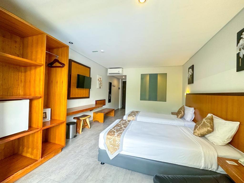 Superior Double or Twin Room with Pool View - Photo 3