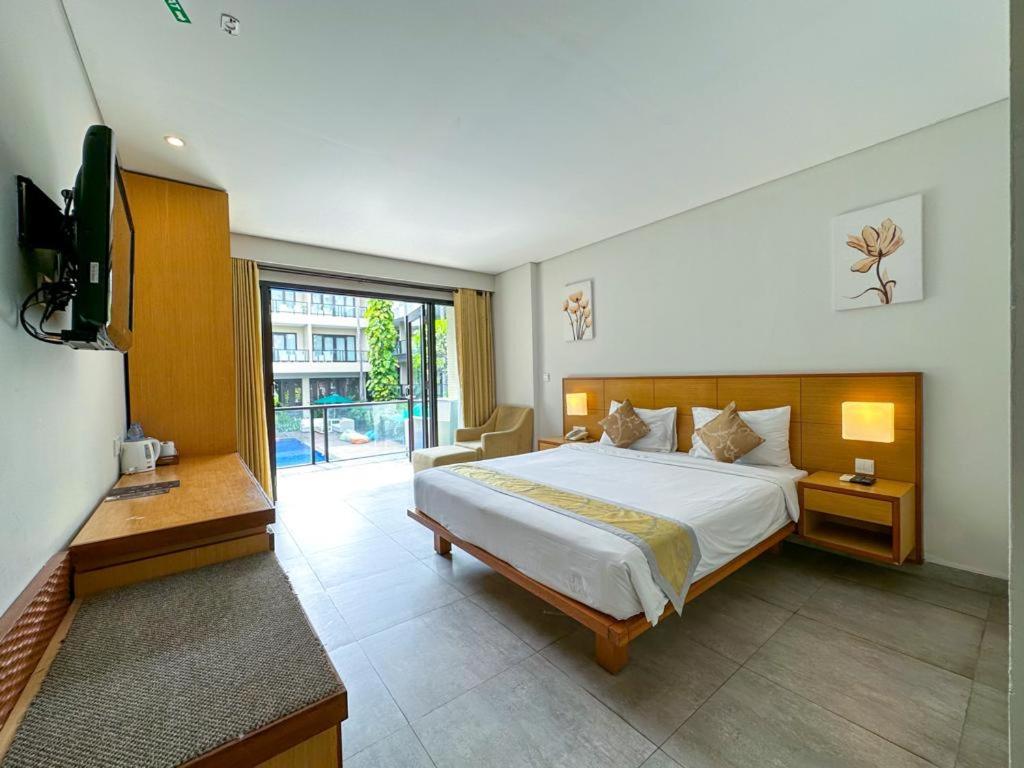Superior Double or Twin Room with Pool View - Photo 1