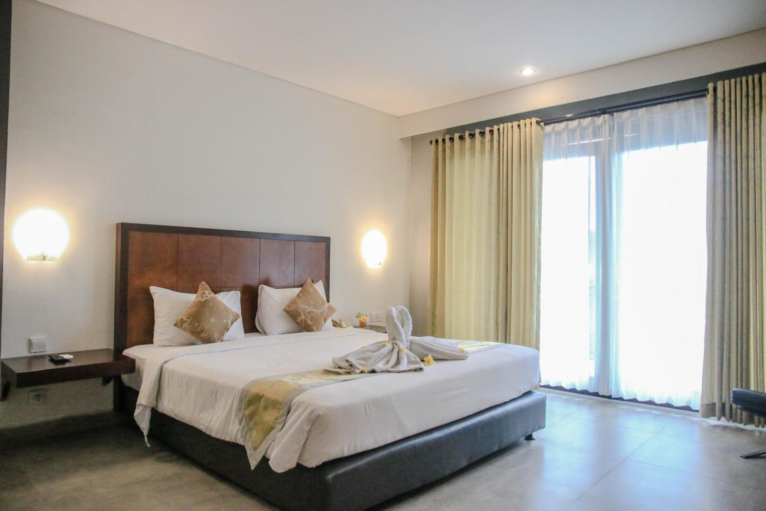 Deluxe Double or Twin Room with Pool View - Photo 4