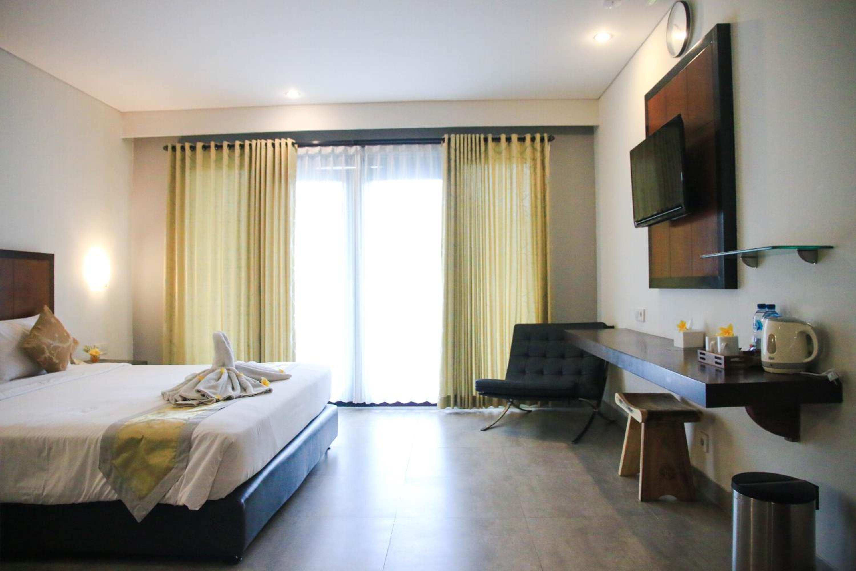 Deluxe Double or Twin Room with Pool View - Photo 2