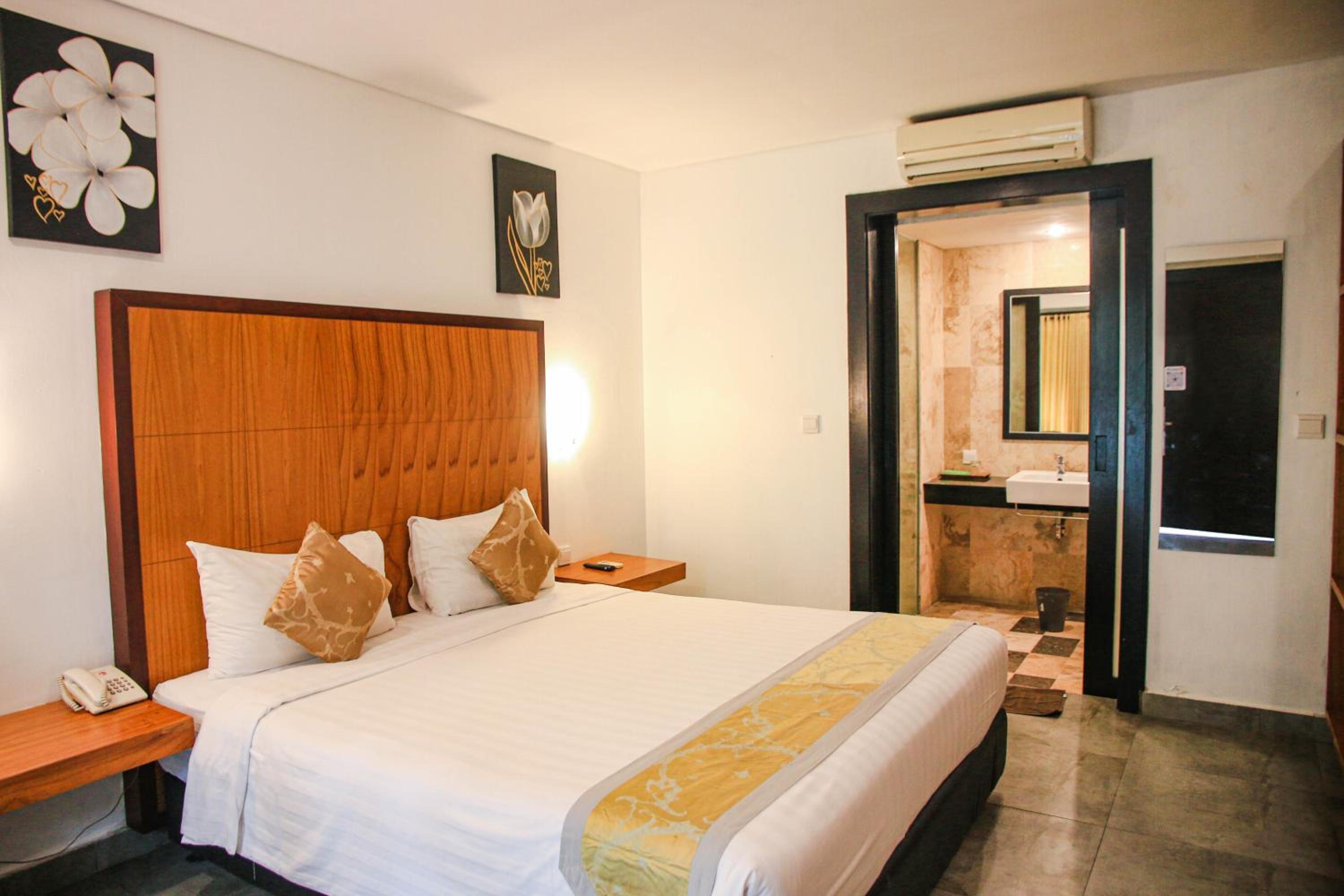 Deluxe Double Room with Pool Access - Photo 5