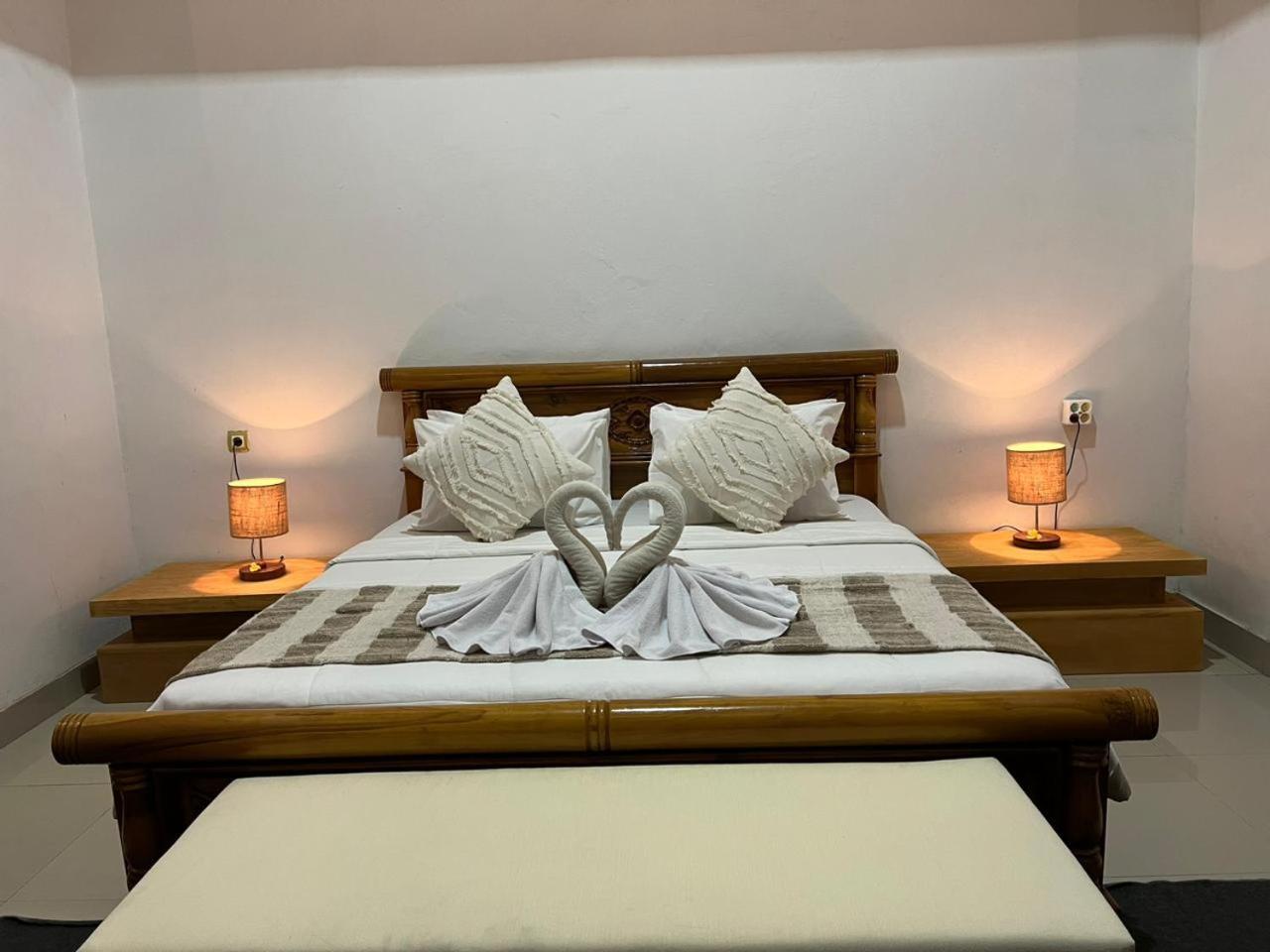Deluxe Room (2 Adults + 1 Child) - Photo 13