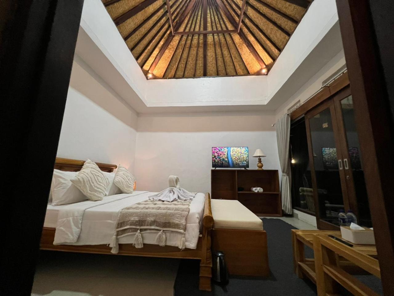 Deluxe Room (2 Adults + 1 Child) - Photo 12