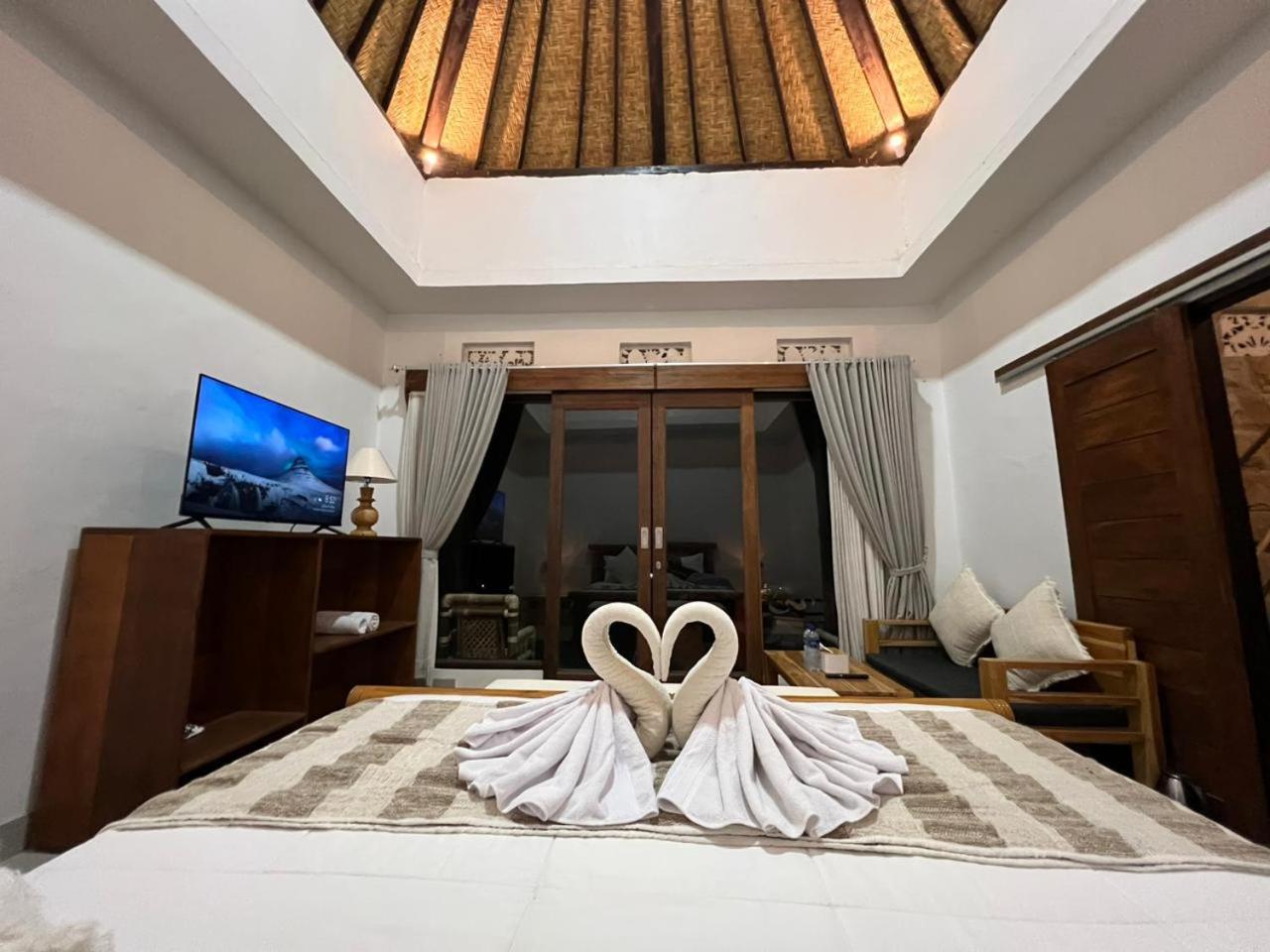 Deluxe Room (2 Adults + 1 Child) - Photo 10