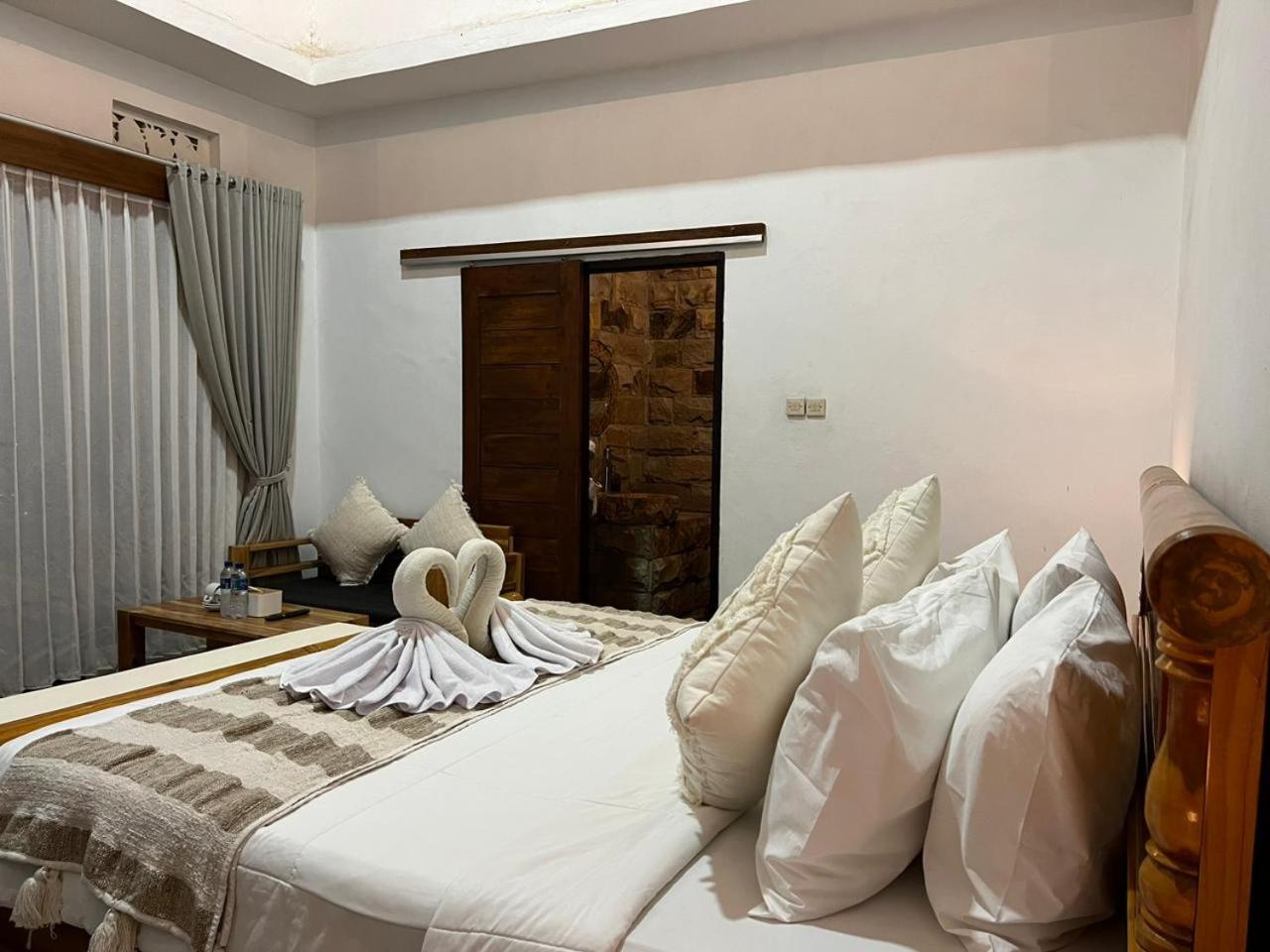 Deluxe Room (2 Adults + 1 Child) - Photo 21