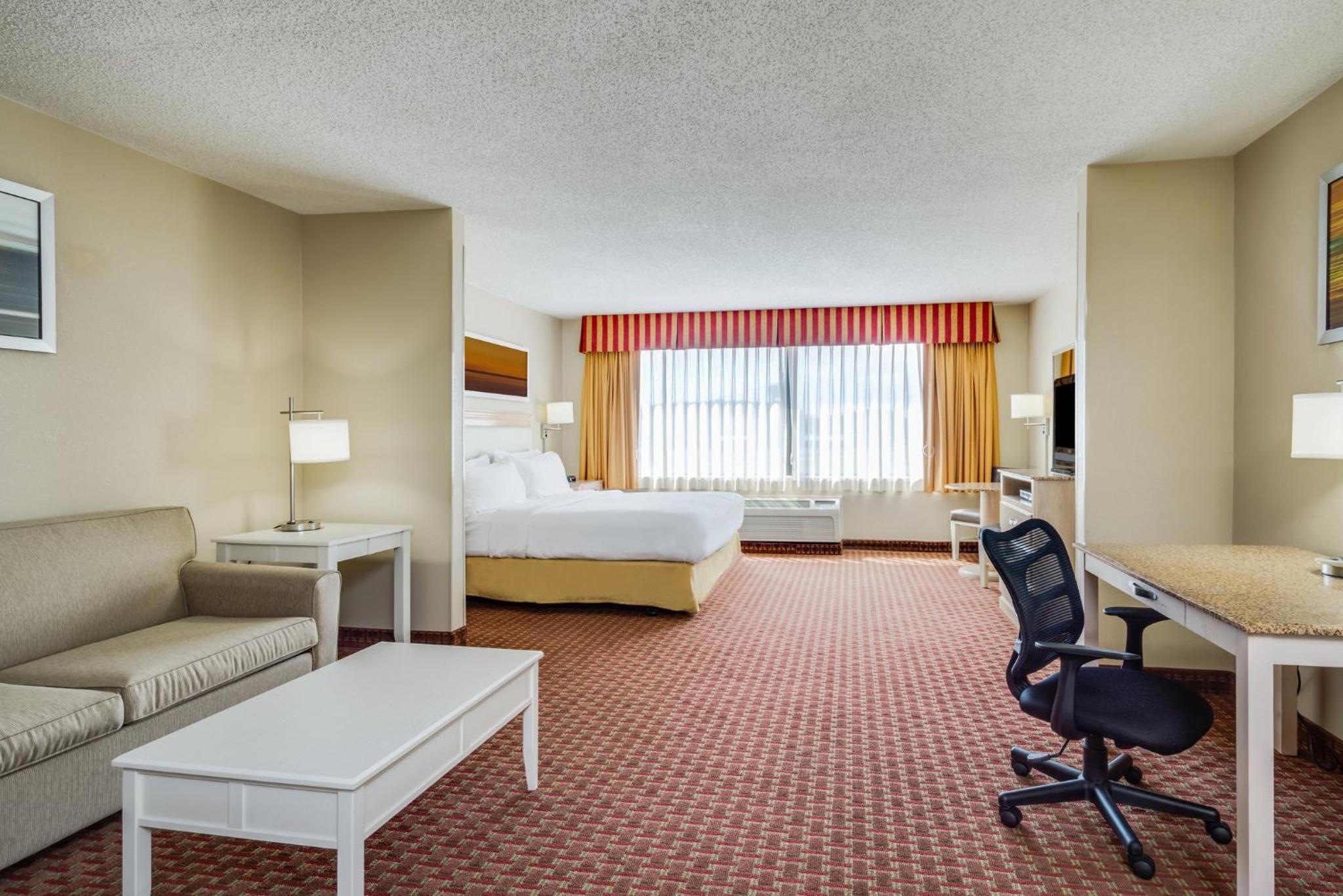 Standard King Room - Photo 2