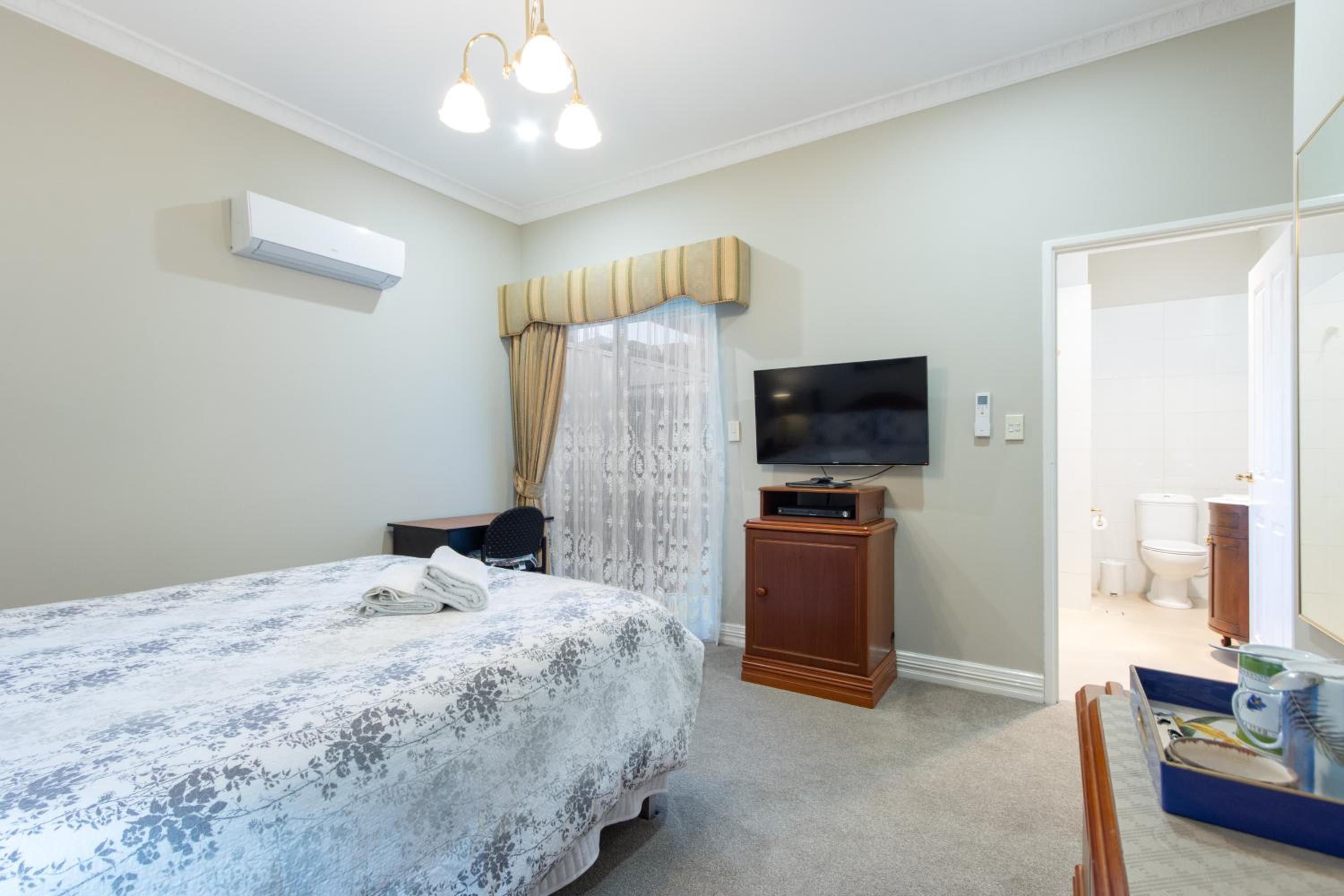 Deluxe Queen Room photo 3