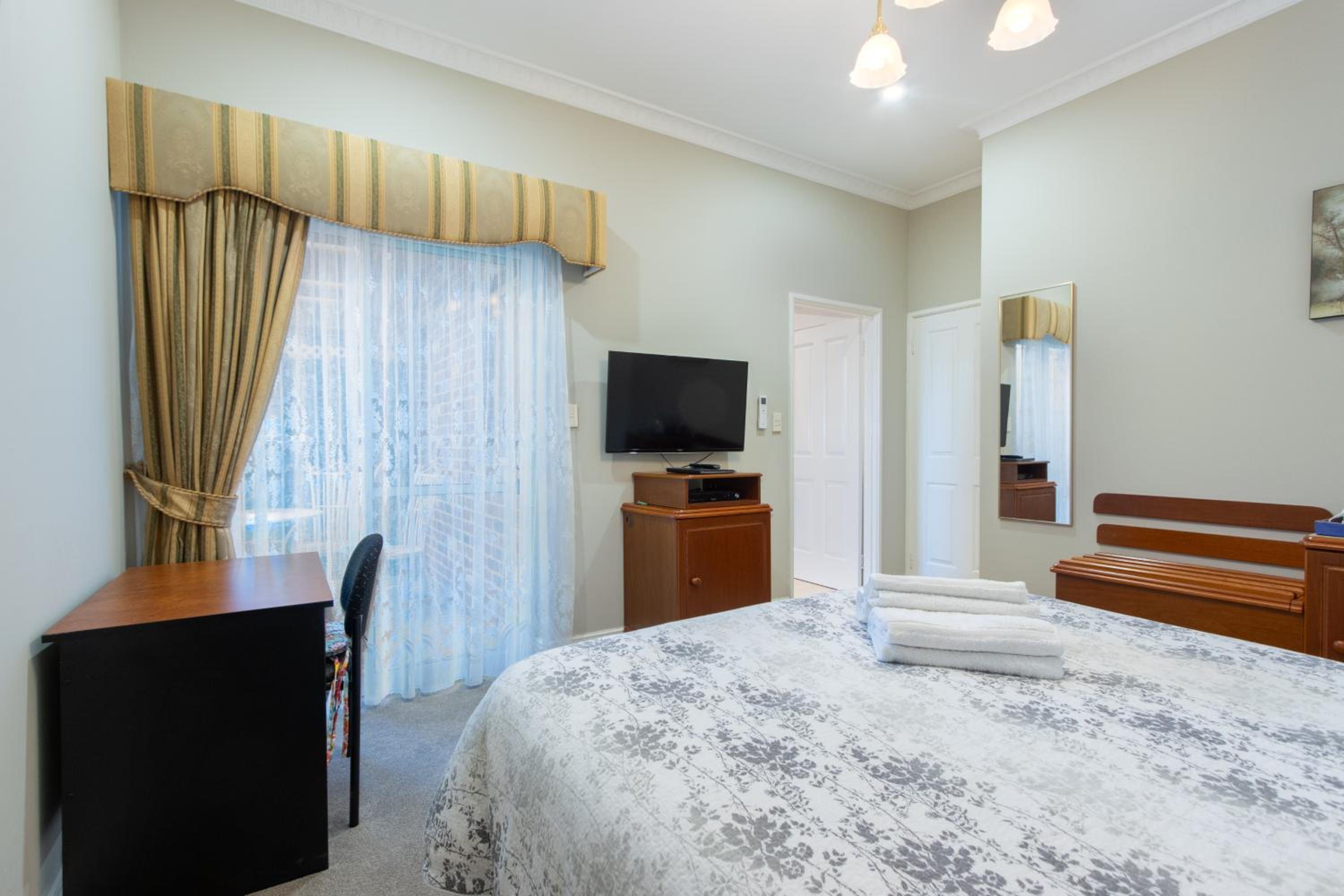 Deluxe Queen Room photo 2