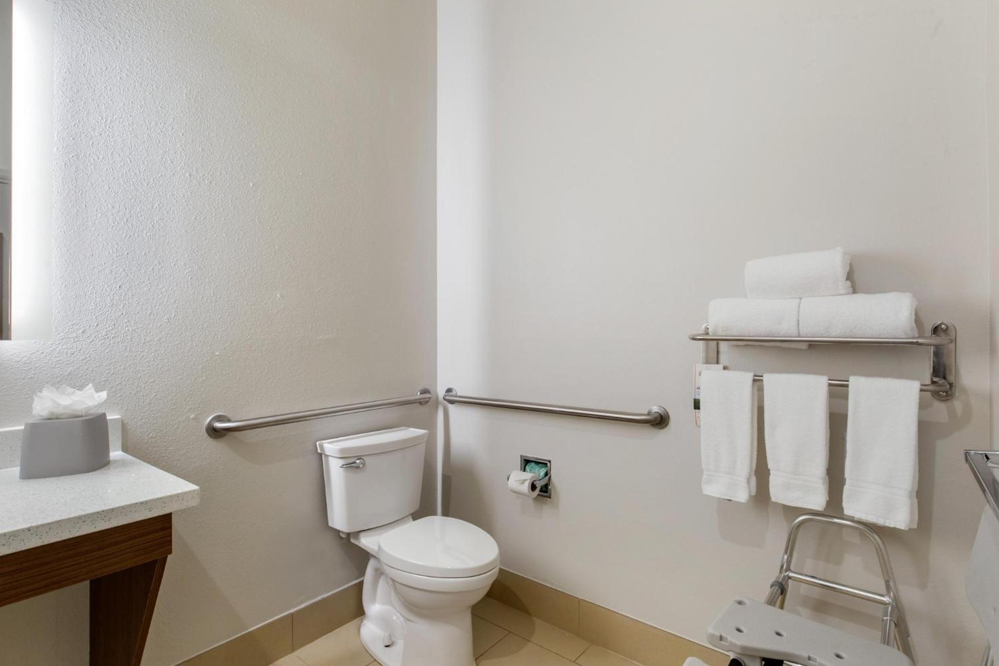 Standard King Room - Accessible - Photo 4